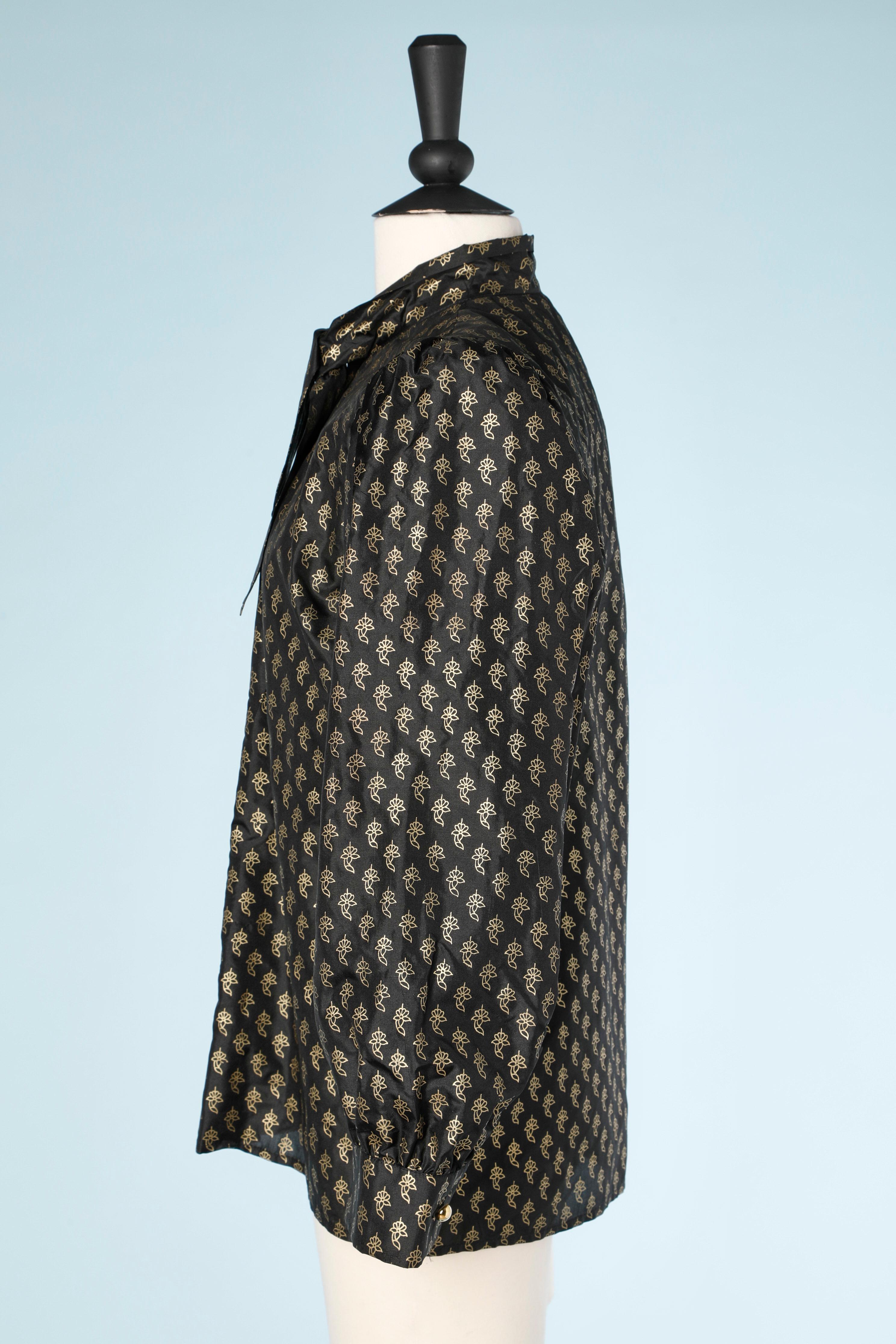 Chemise noire avec motif or et nœud papillon Yves Saint Laurent Variation  en vente 1