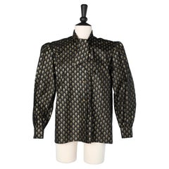 Schwarzes Hemd mit goldenem Druckmuster und Schleife Yves Saint Laurent Variation 