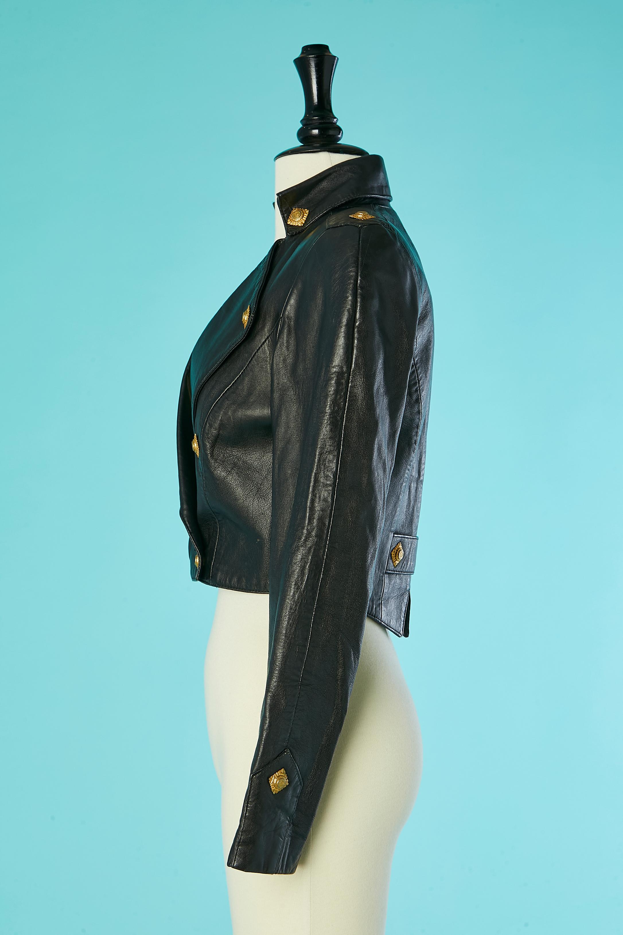 Schwarze kurze Lederjacke mit Cabochon-Druckknopf Michael Hoban North Beach Leather  im Angebot 1