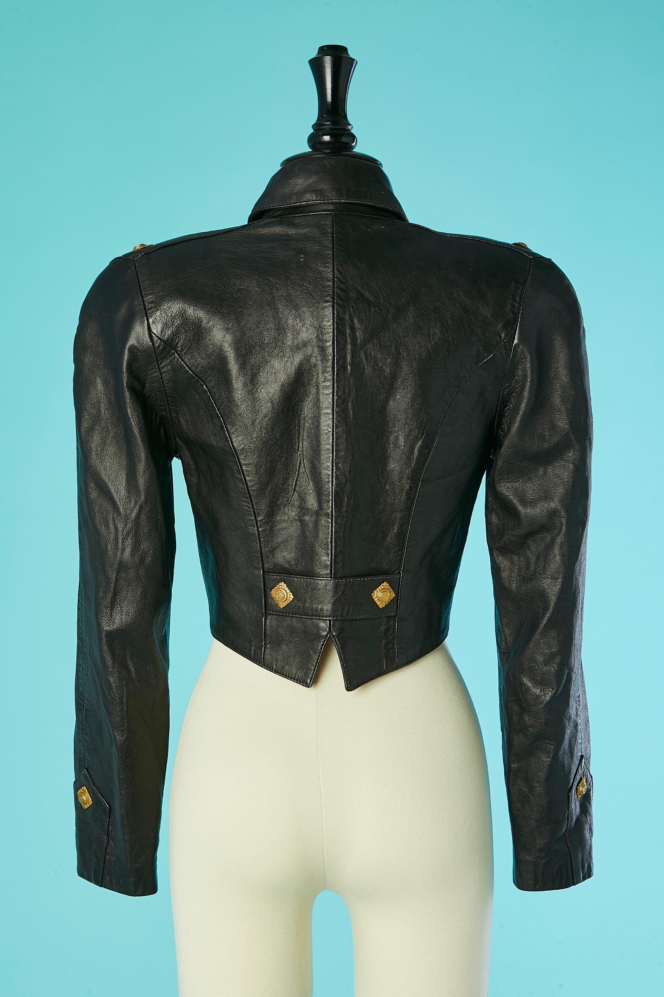 Schwarze kurze Lederjacke mit Cabochon-Druckknopf Michael Hoban North Beach Leather  im Angebot 2
