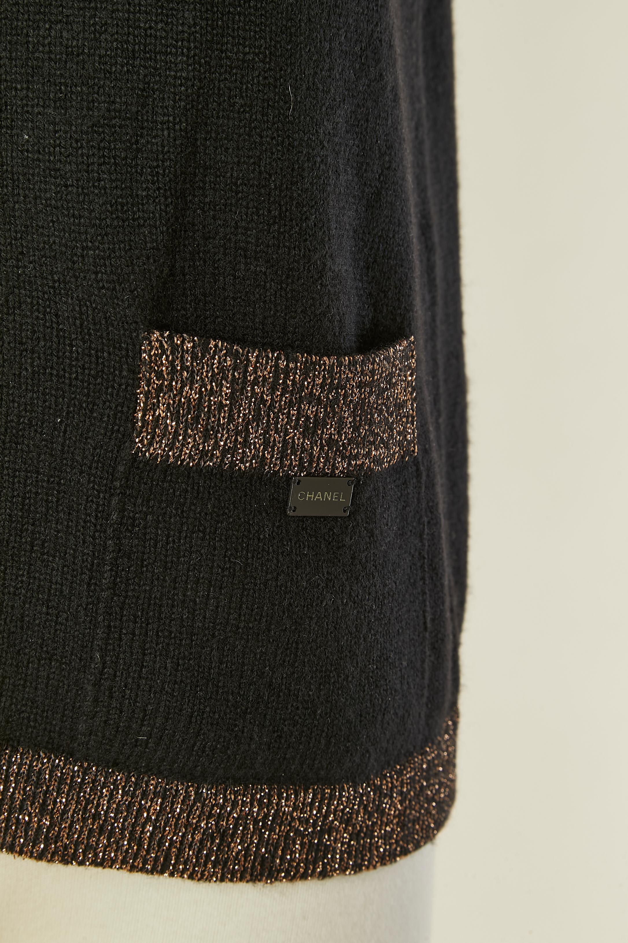 Nero Maglione nero a maniche corte in cashmere con bordo in lurex Chanel in vendita