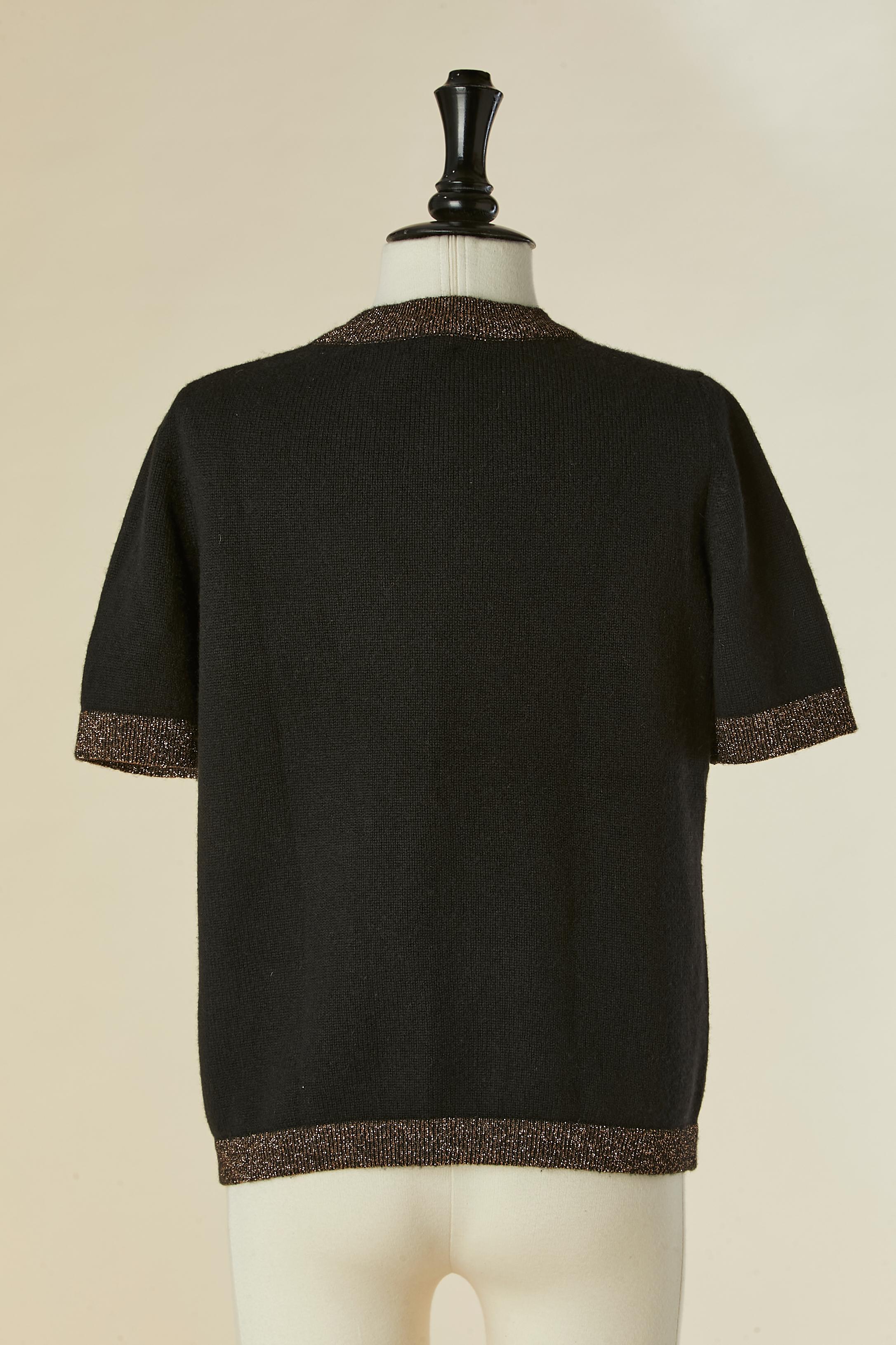 Maglione nero a maniche corte in cashmere con bordo in lurex Chanel in vendita 1