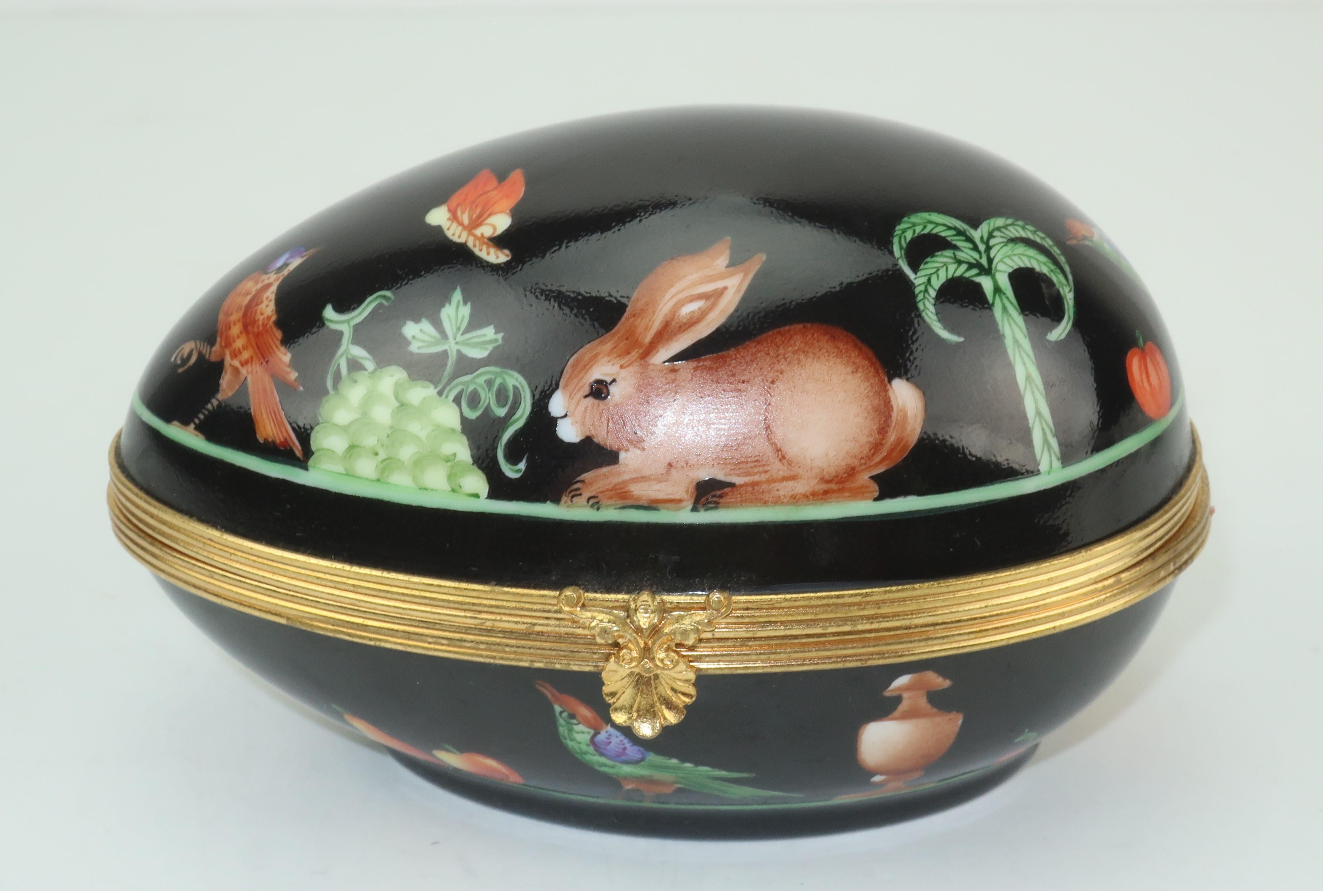 Boîte à œufs en porcelaine de Limoges Le Tallec for Tiffany & Co. à bandoulière noire 6