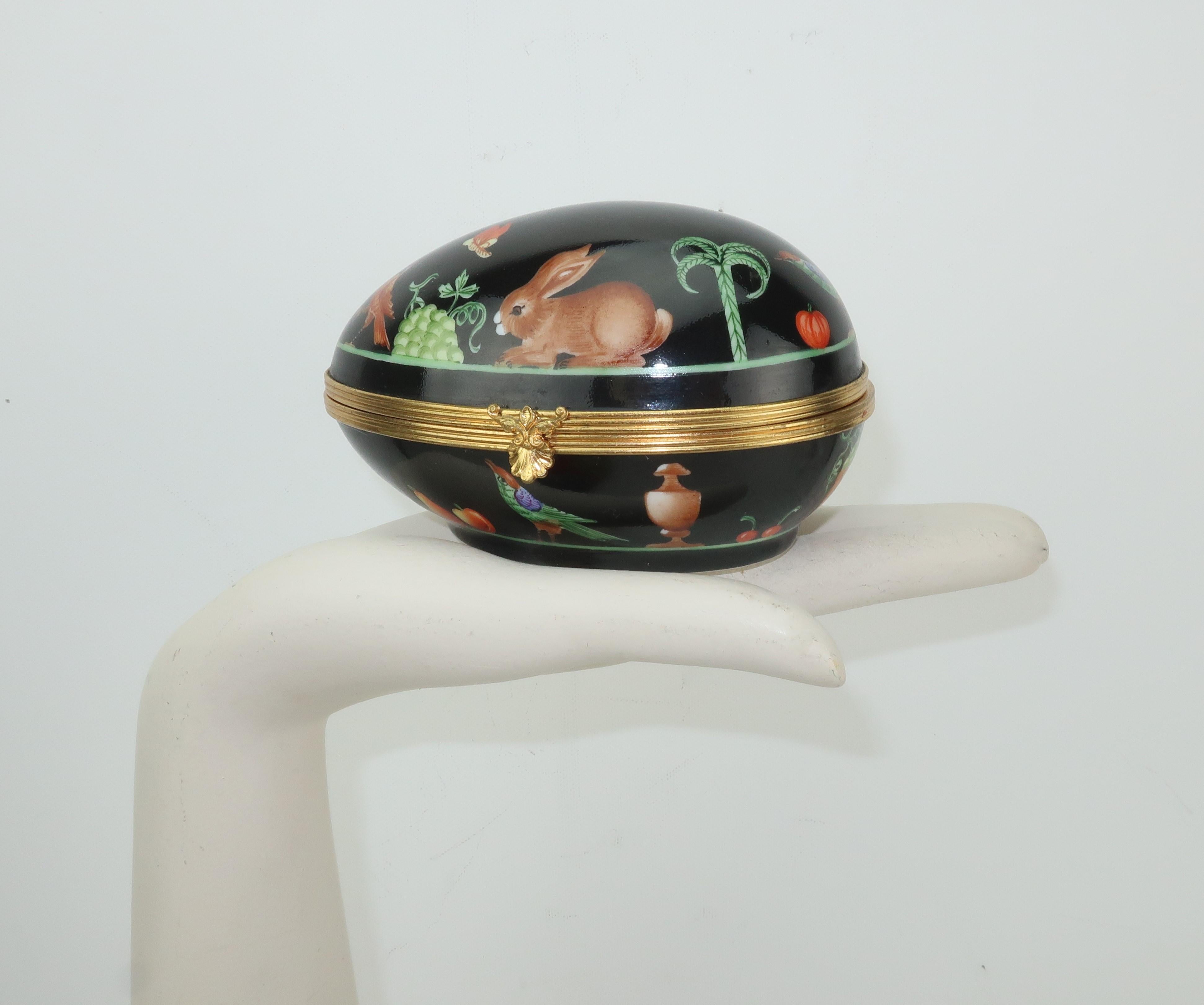 Boîte à œufs en porcelaine de Limoges Le Tallec for Tiffany & Co. à bandoulière noire 7