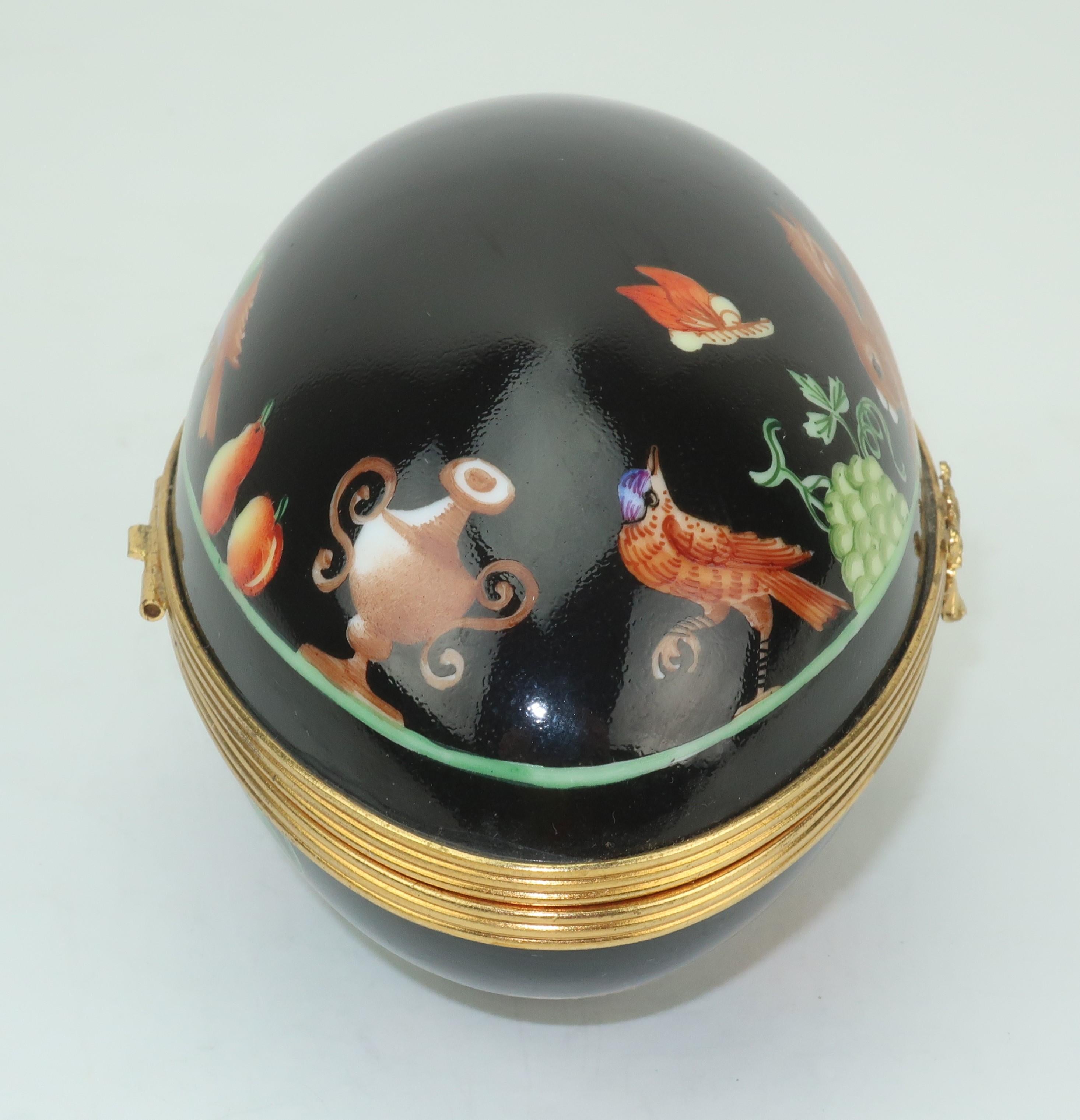 Boîte à œufs en porcelaine de Limoges Le Tallec for Tiffany & Co. à bandoulière noire Bon état à Atlanta, GA