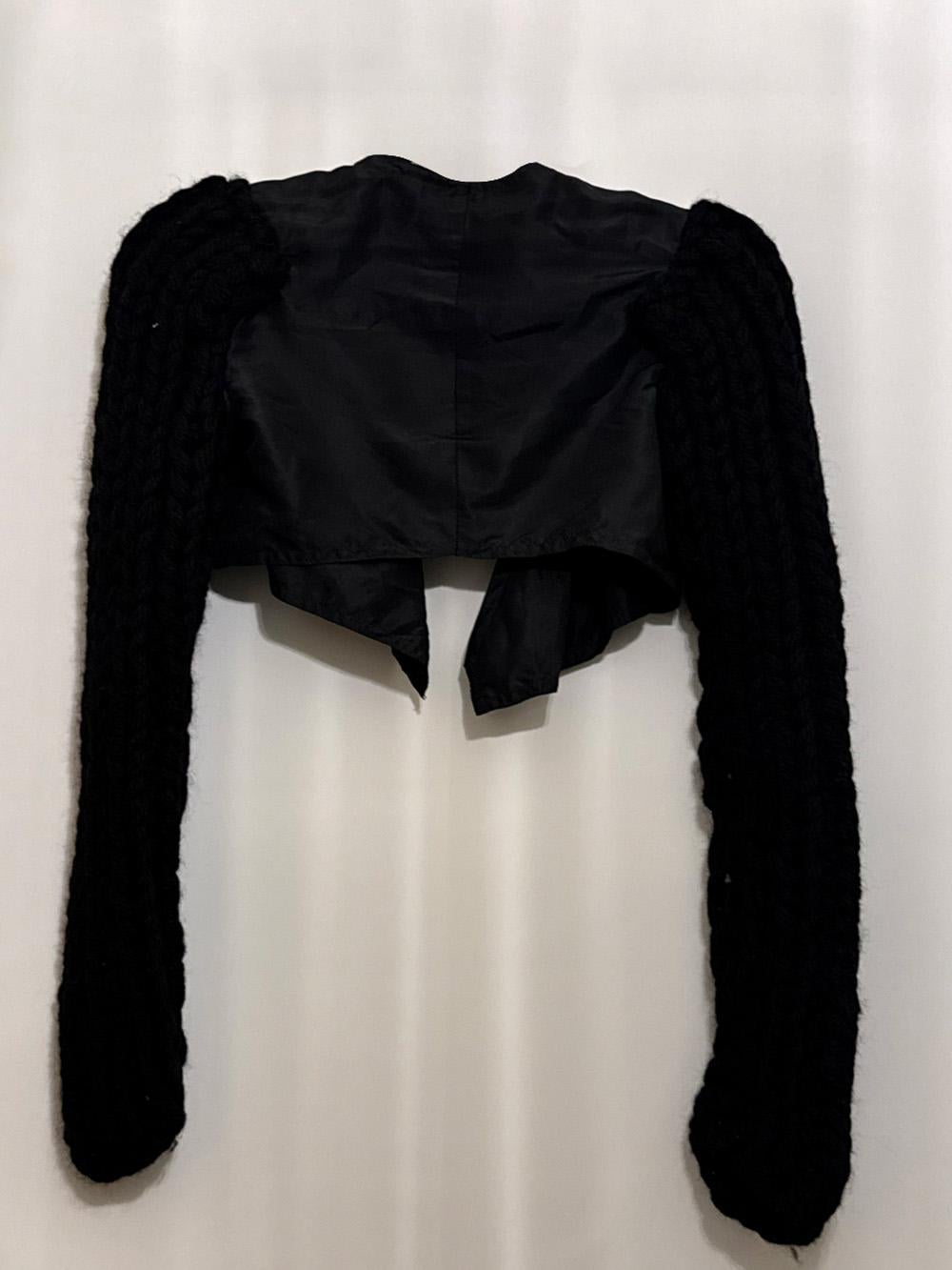 Black Shrug with Knitted Sleaves en vente 1