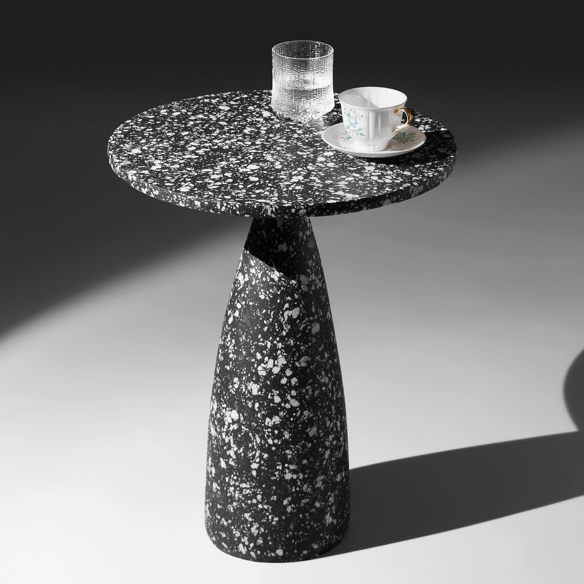 Minimalist side table 40, black, mottled

The mass resembling concrete is the result of various experiments. It is a mixture of several components: the largest part of which is paper mass. Although paper is often associated with fragility, when