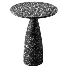 Table d'appoint noire, Table minimaliste, Table d'appoint industrielle par Donatas Žukauskas