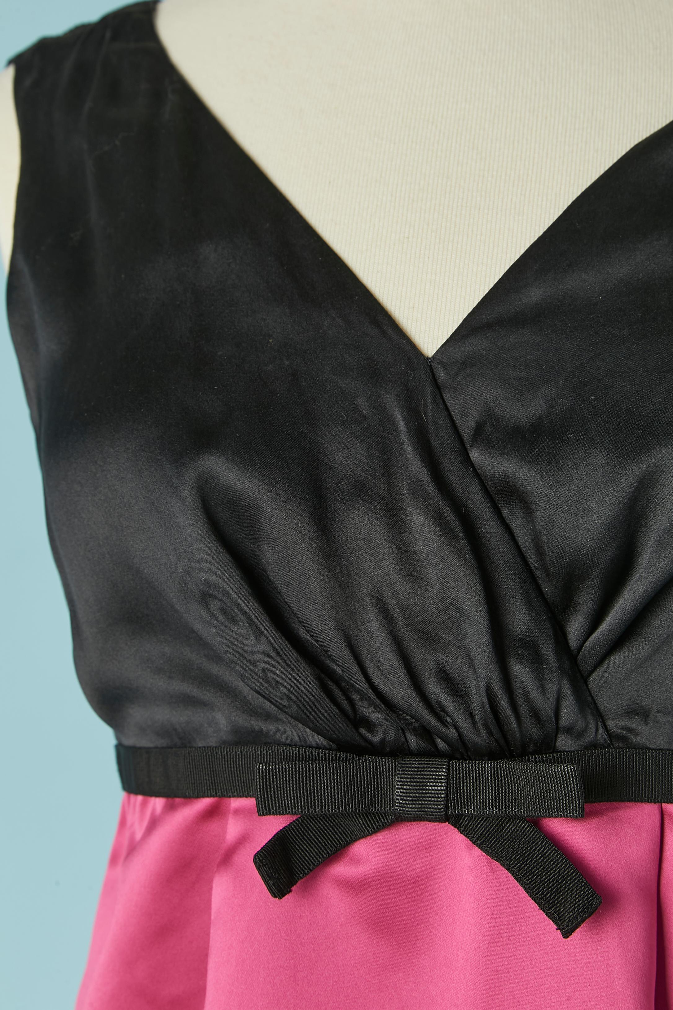 Black silk and pink satin cocktail dress. Visible zip closure on the middle back. Gros-grain and bow under bust and on the bottom edge. Authenticity hologram.
SIZE S 