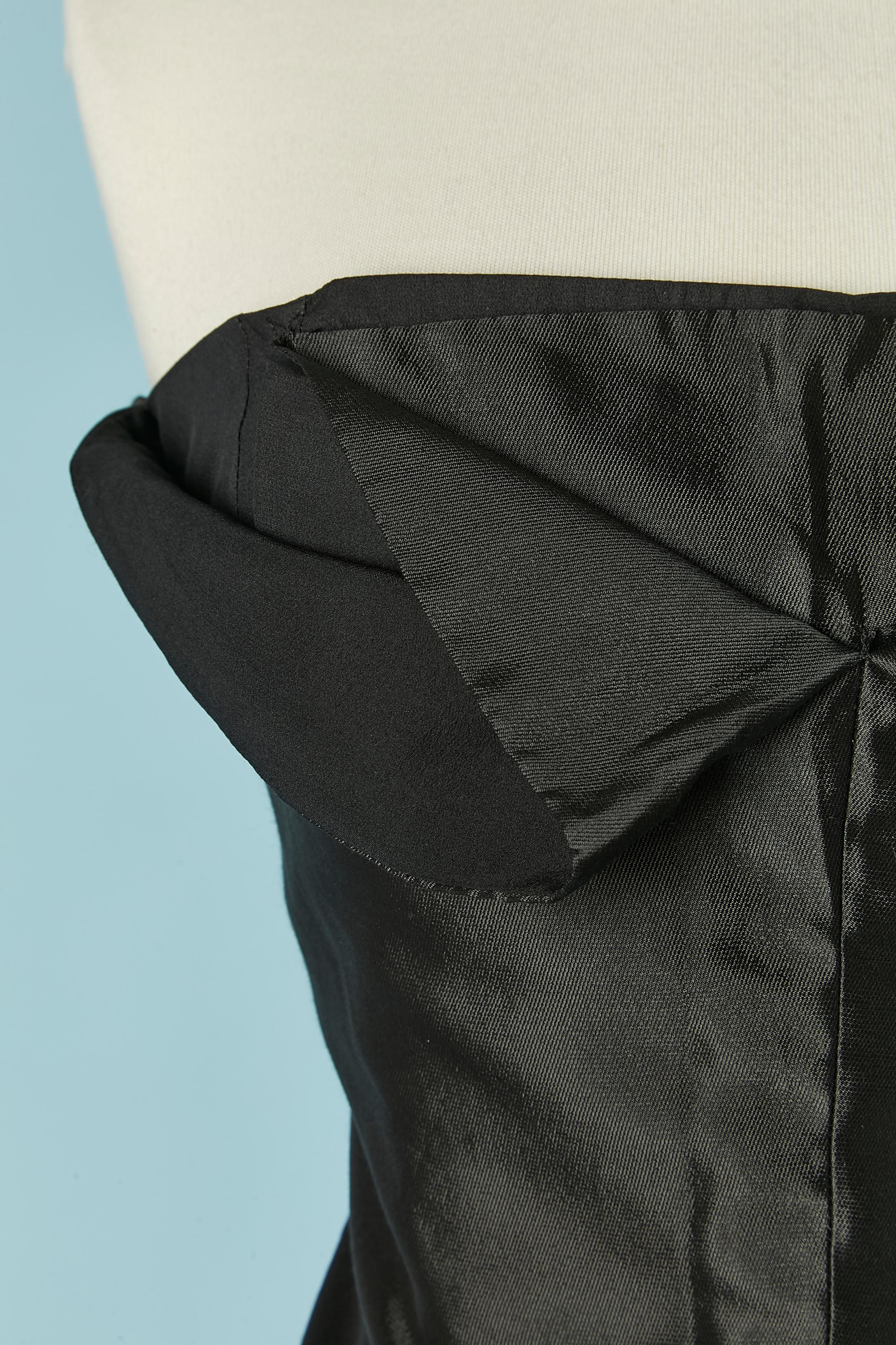 Black silk bustier dress and silk lining.
Invisible zip closure on the middle back + hook&eye. Boned. Gros-grain waist band inside the waist. Box-pleats on the middle front. 
SIZE 40 (Fr) L 