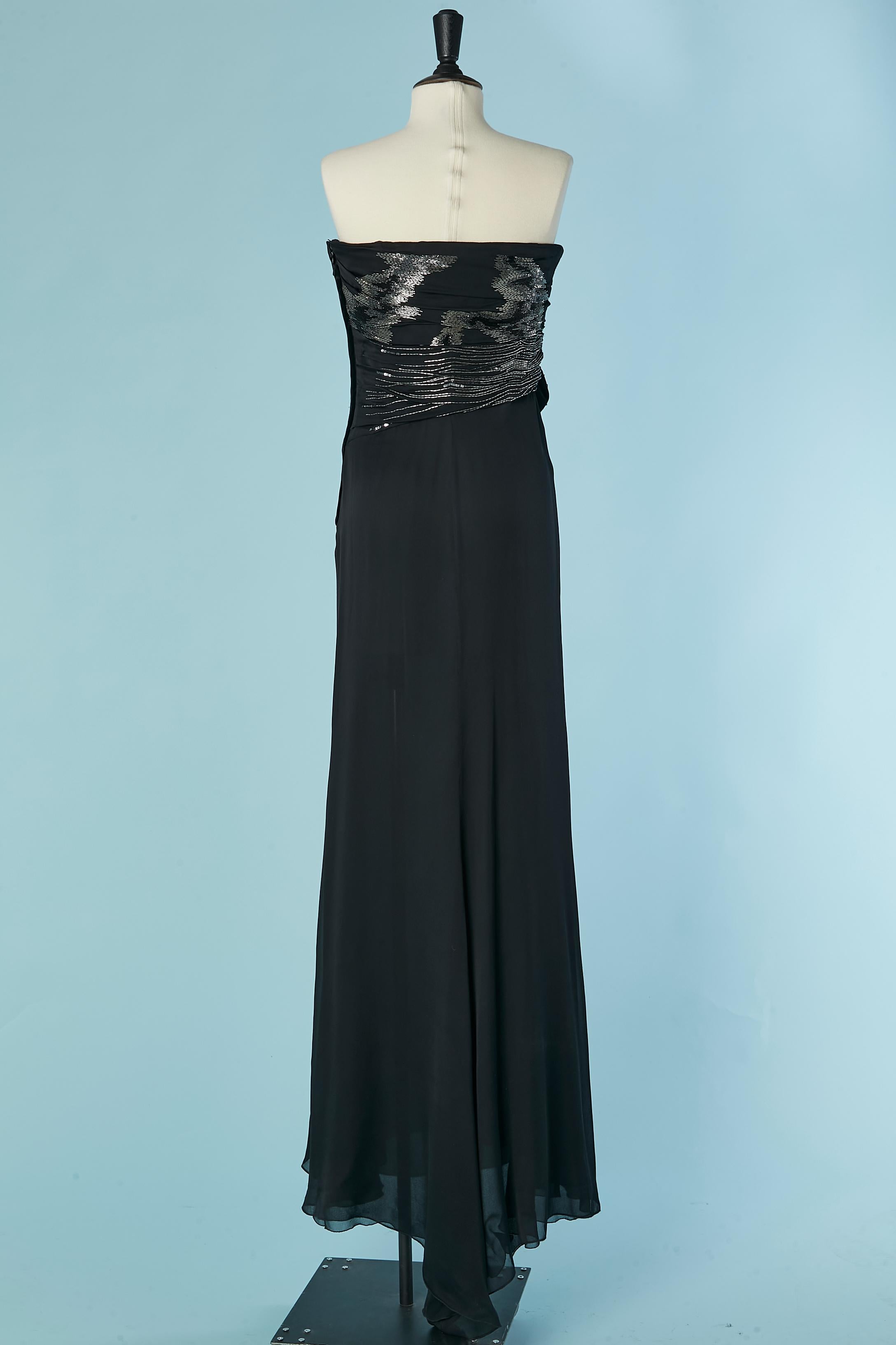Robe du soir à bustier en soie noire et perles VALENTINO en vente 1