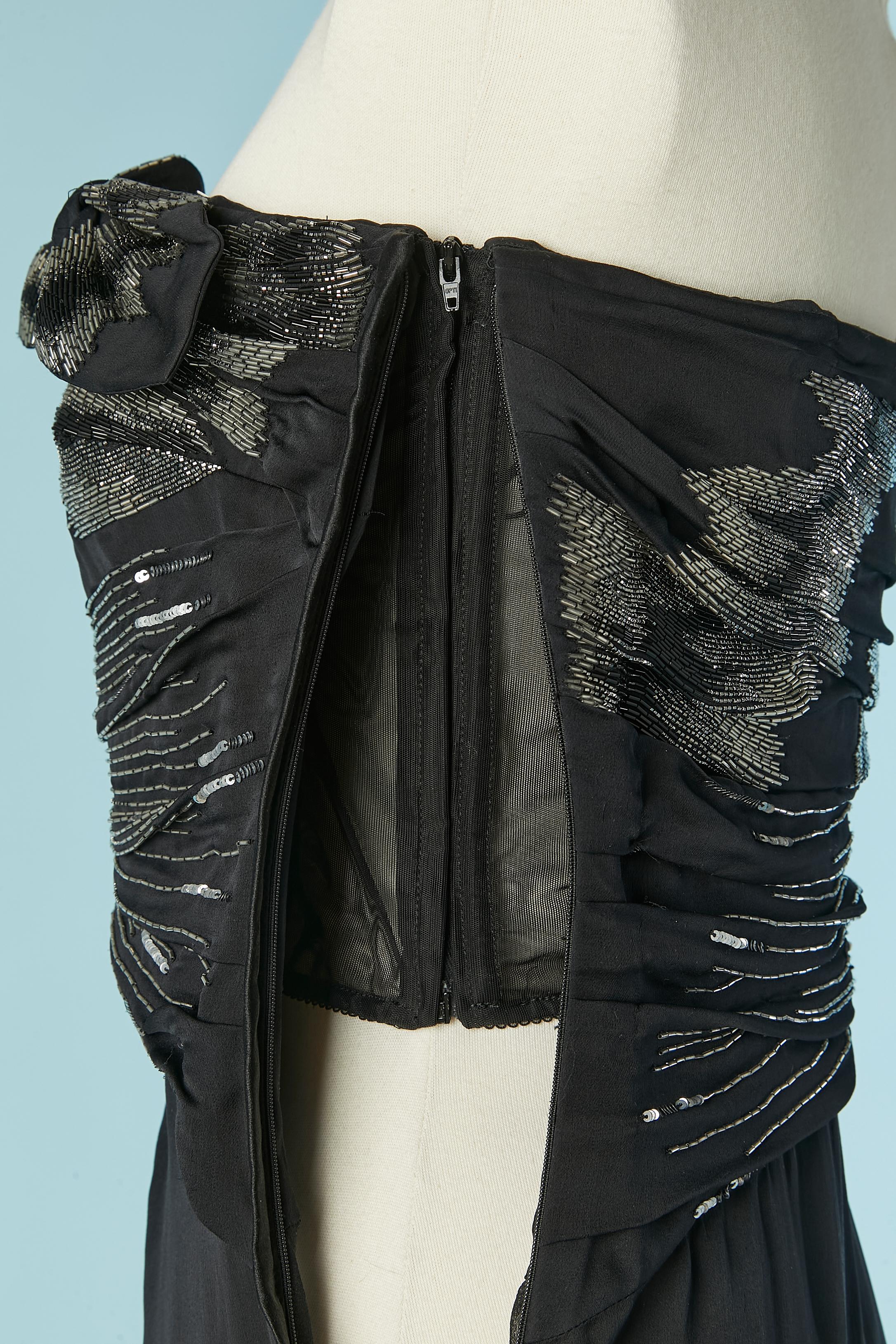 Robe du soir à bustier en soie noire et perles VALENTINO en vente 2