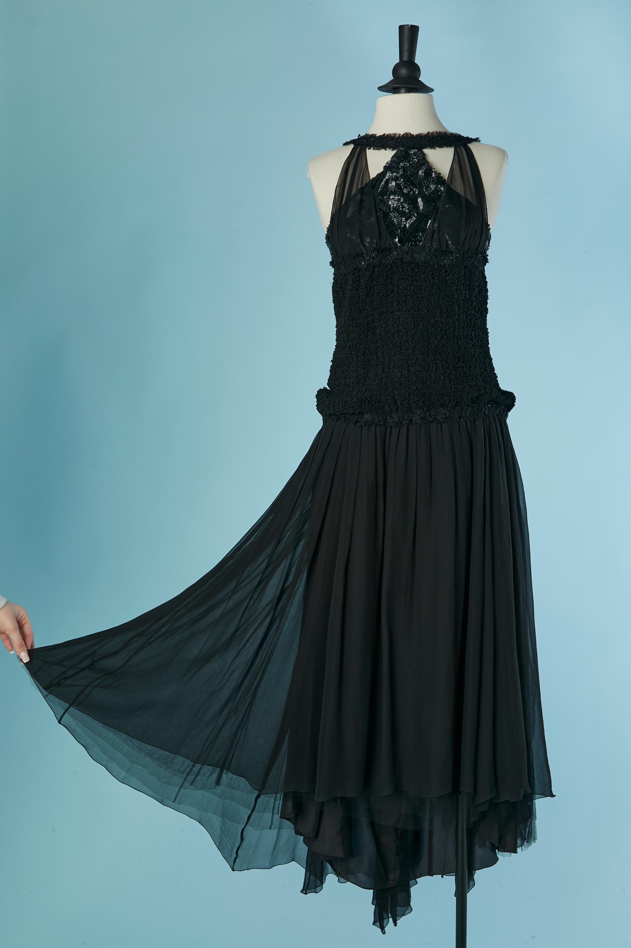 Abito da sera asimmetrico in chiffon di seta nero con ricami di paillettes Chanel in vendita 6