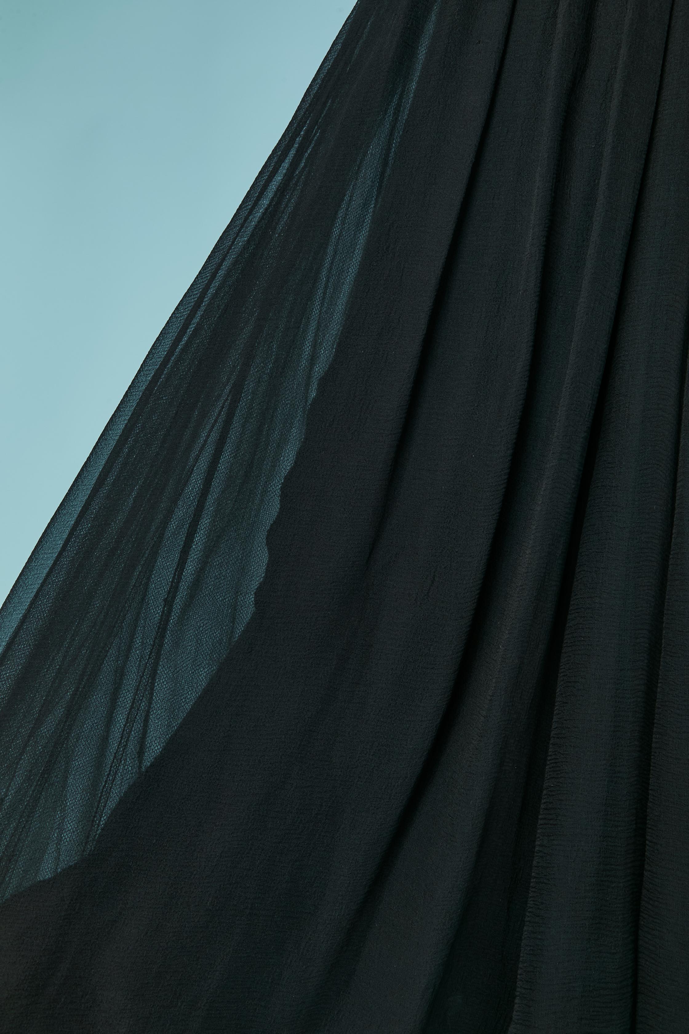 Abito da sera asimmetrico in chiffon di seta nero con ricami di paillettes Chanel in vendita 1