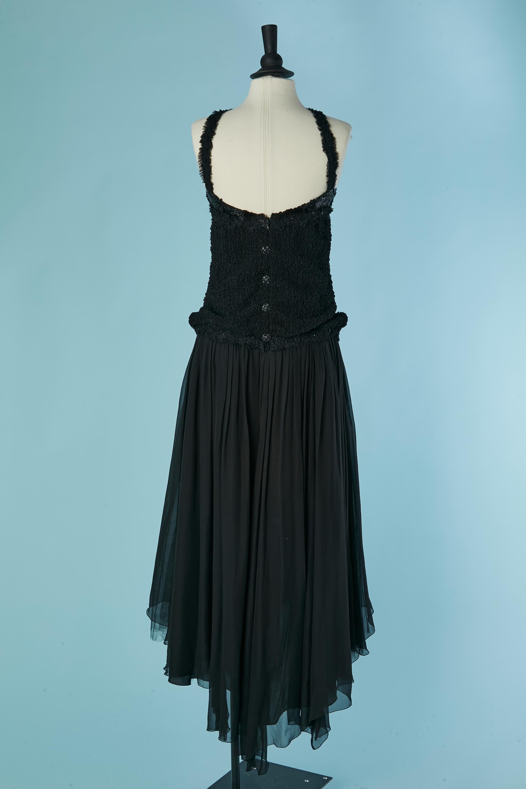 Abito da sera asimmetrico in chiffon di seta nero con ricami di paillettes Chanel in vendita 3
