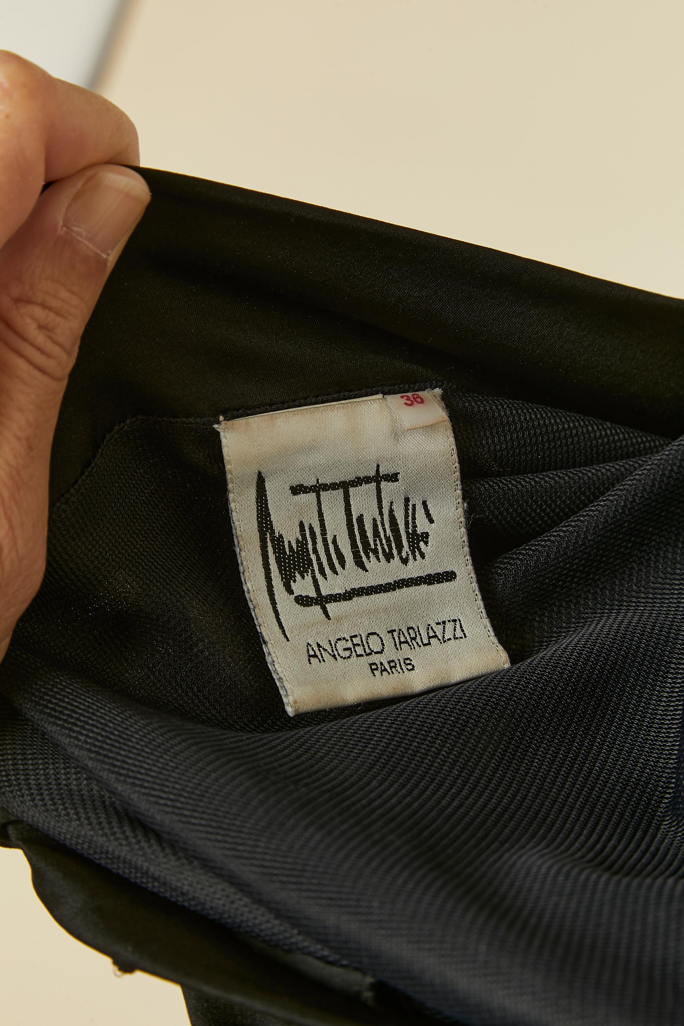 Schwarzes drapiertes Cocktailkleid aus Seide mit Knopfverzierung Angelo Tarlazzi im Angebot 3