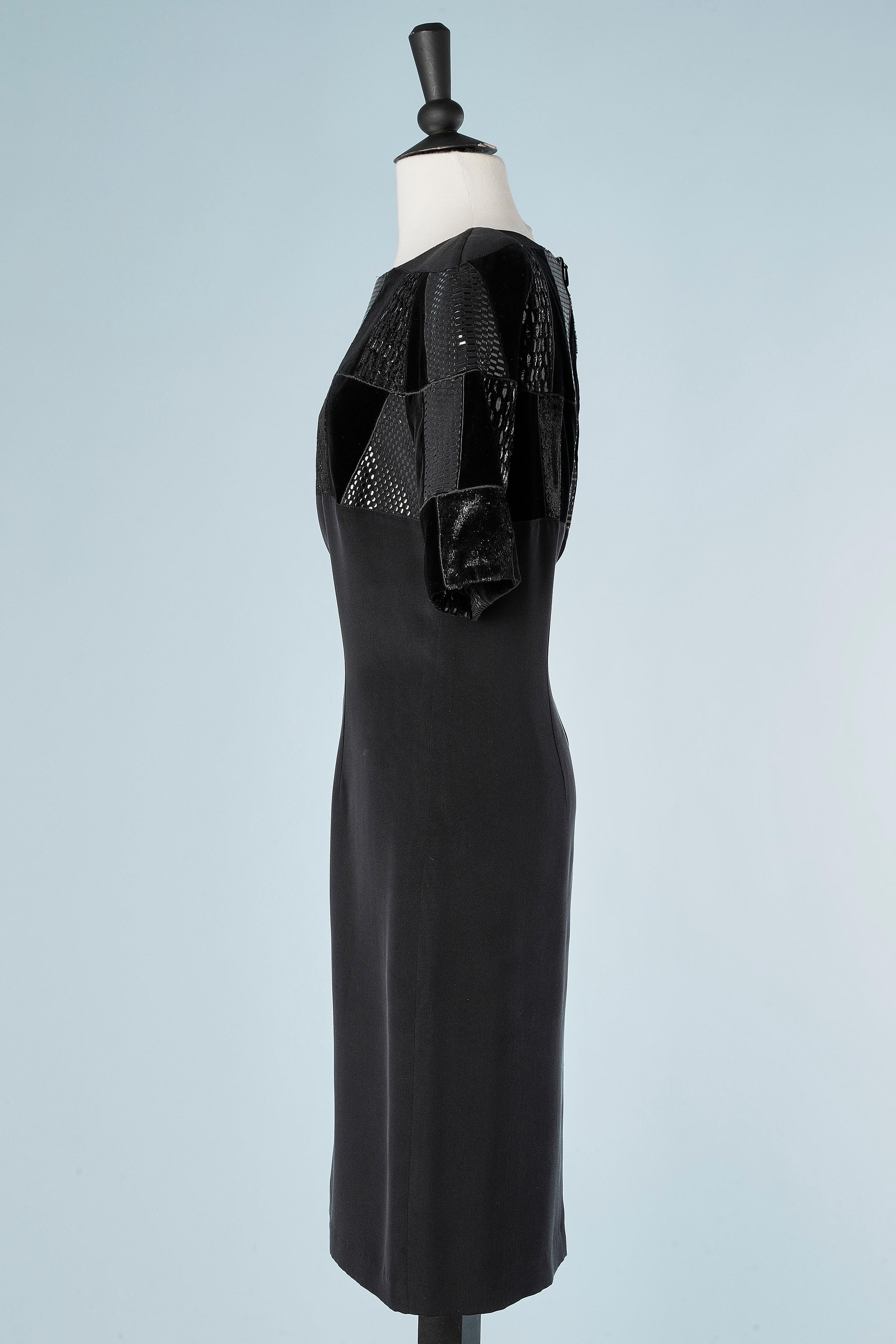 Robe en soie noire avec application de patchwork de tissu noir sur le haut Louis Féraud  en vente 1