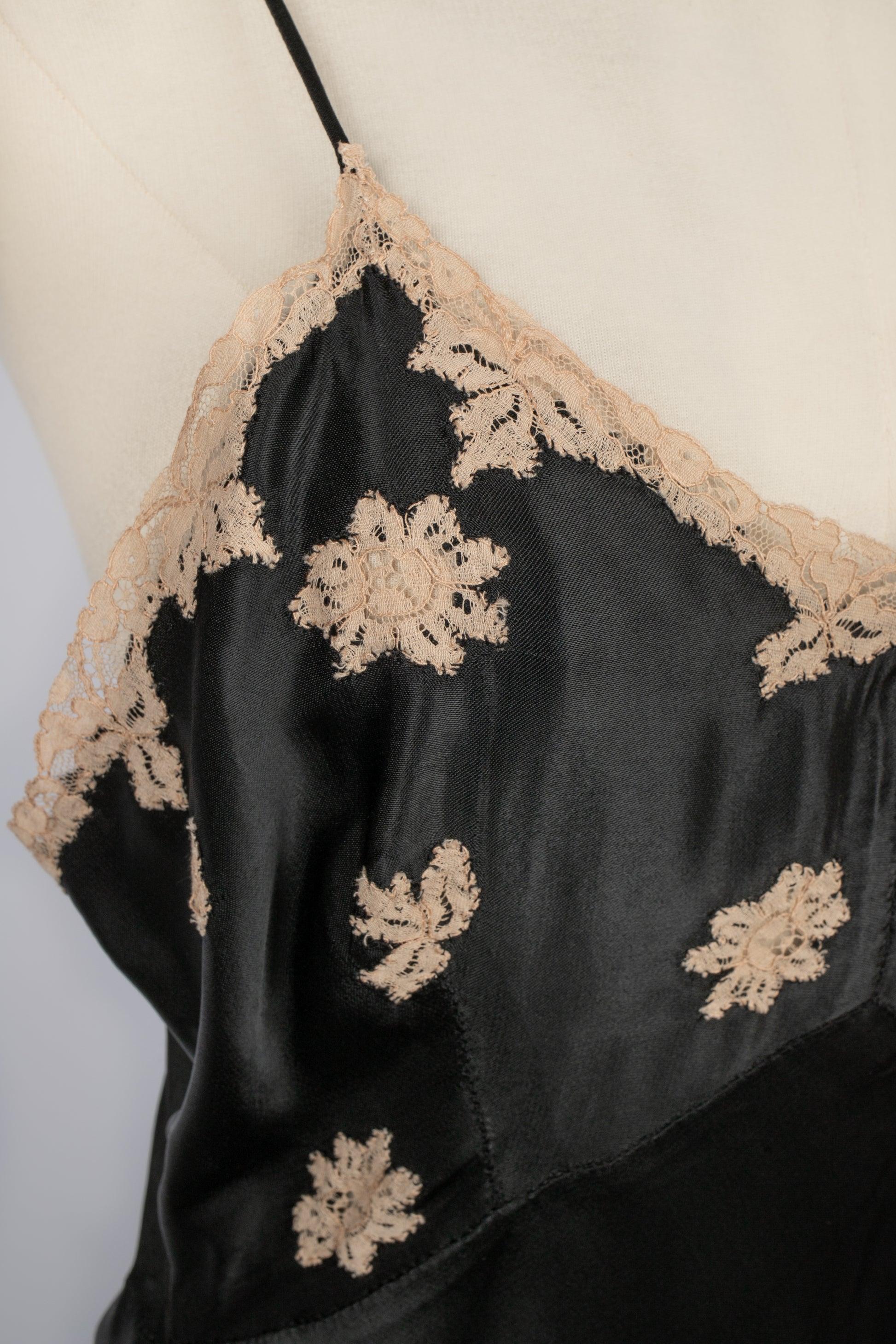 Black Silk Lingerie Set with Cream Lace For Sale 1