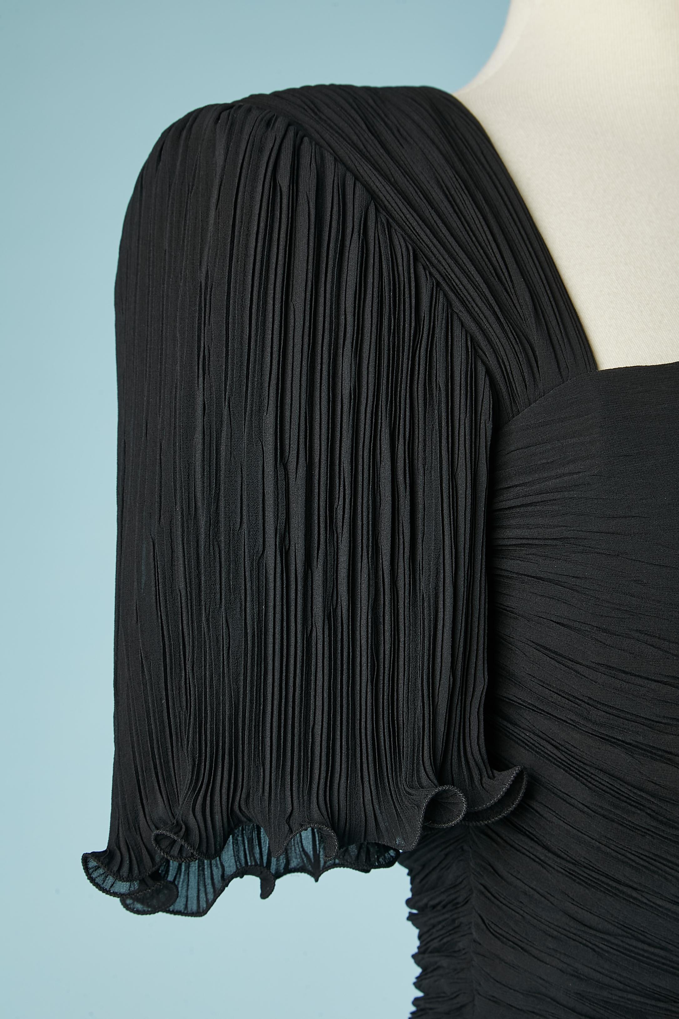 Women's Black silk pleated cocktail dress with ruffles Ungaro Parallèle Circa 1980 For Sale