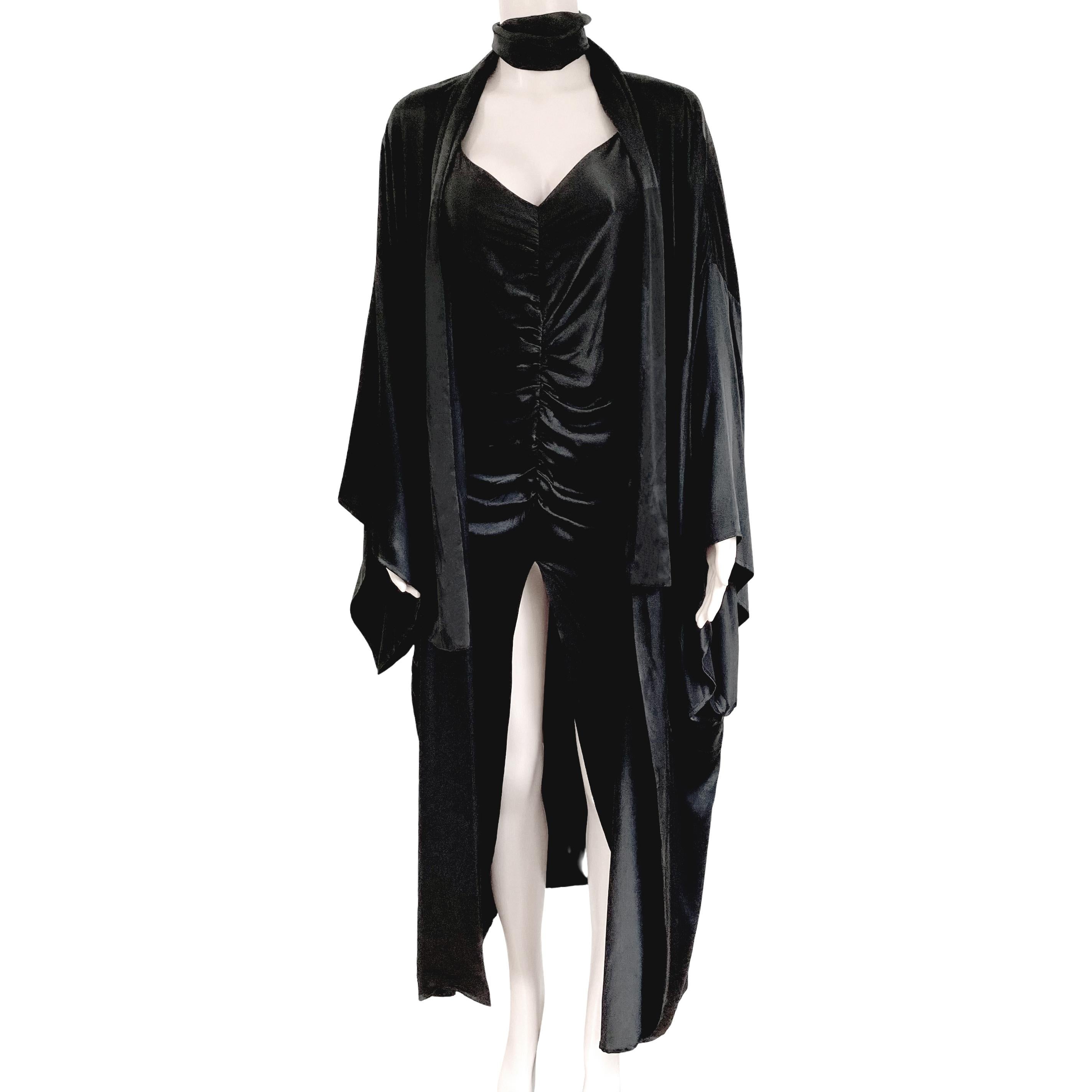 Schwarzer Kimono aus Seide und Satin mit Charmeuse-Pelzisodenärmeln und Schärpe aus Satin von FLORA KUNG   im Angebot 2