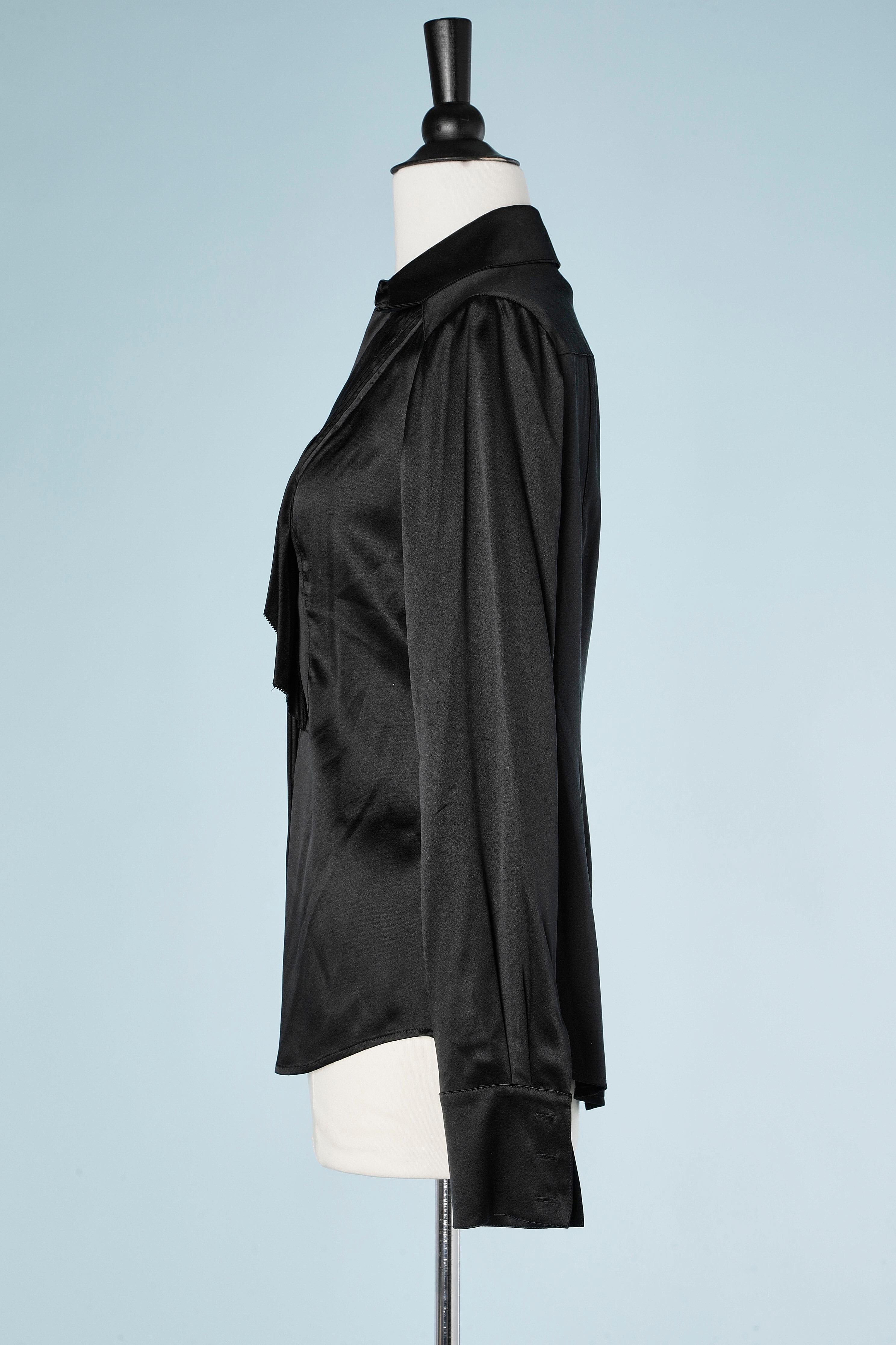 Black silk shirt with jabot Diane von Furstenberg  In Excellent Condition For Sale In Saint-Ouen-Sur-Seine, FR