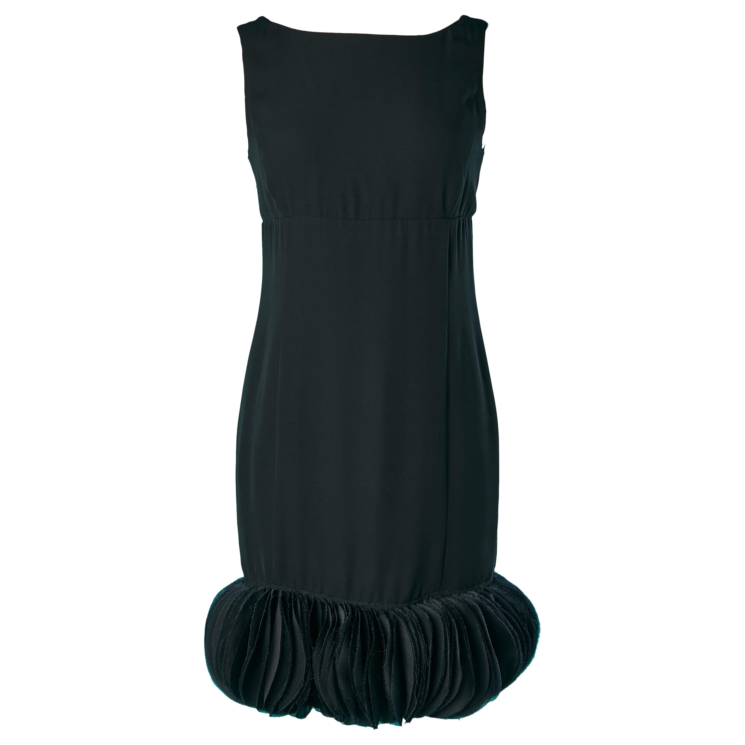 Abito da cocktail senza maniche in seta nera con bordo in petali di organza Armani Collezioni