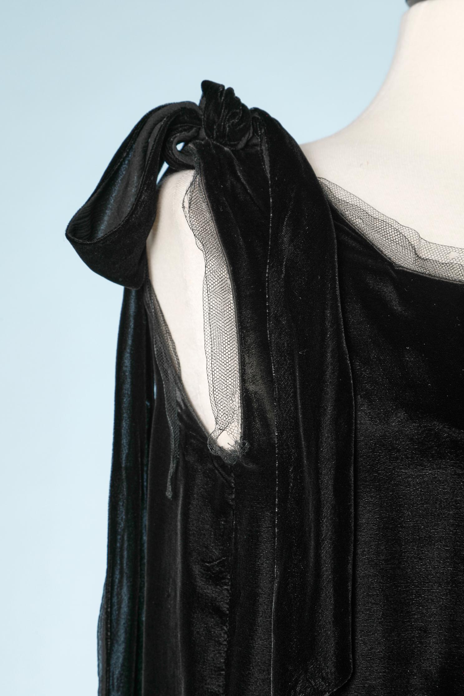 Black silk velvet 1925's dress with velvet flowers decoration 1