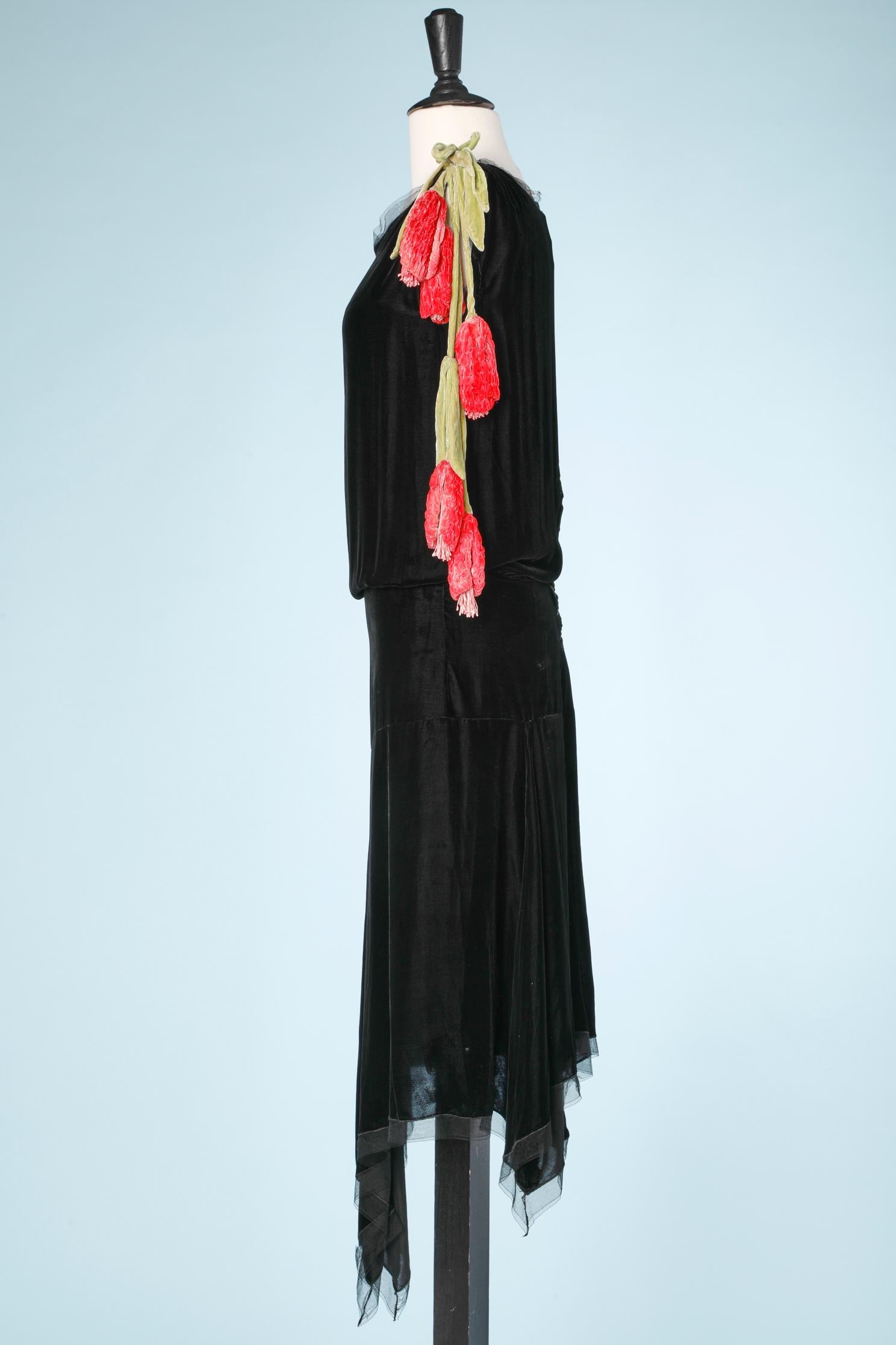Black silk velvet 1925's dress with velvet flowers decoration 3