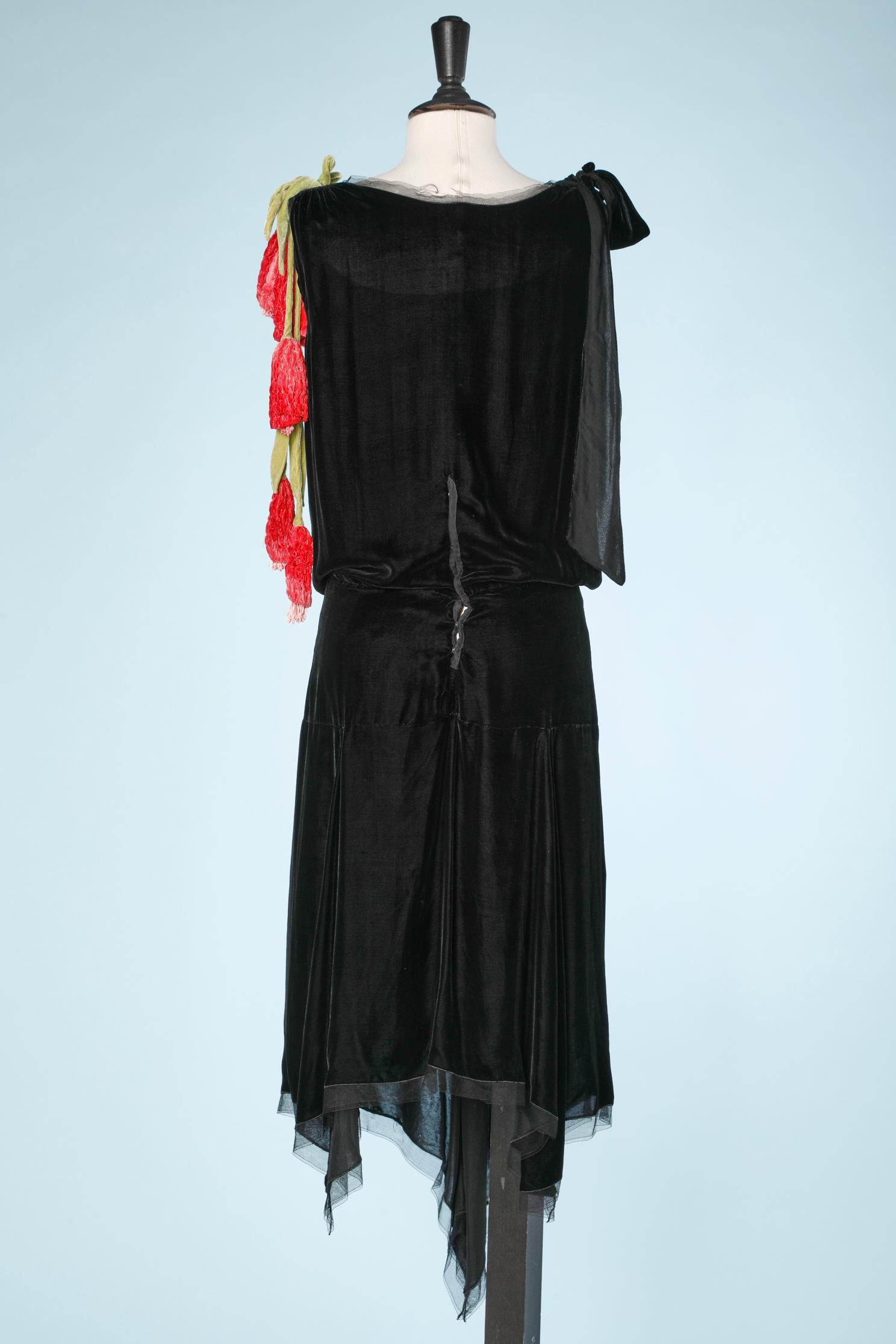 Black silk velvet 1925's dress with velvet flowers decoration 4