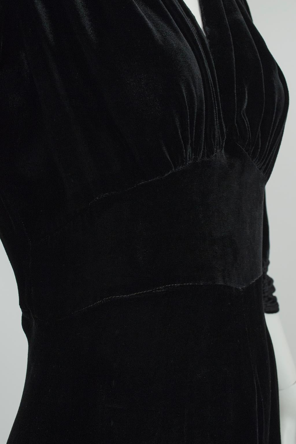 Black Silk Velvet Film Noir Double Indemnity Plunge Bias Midi Dress – S, 1940s 6