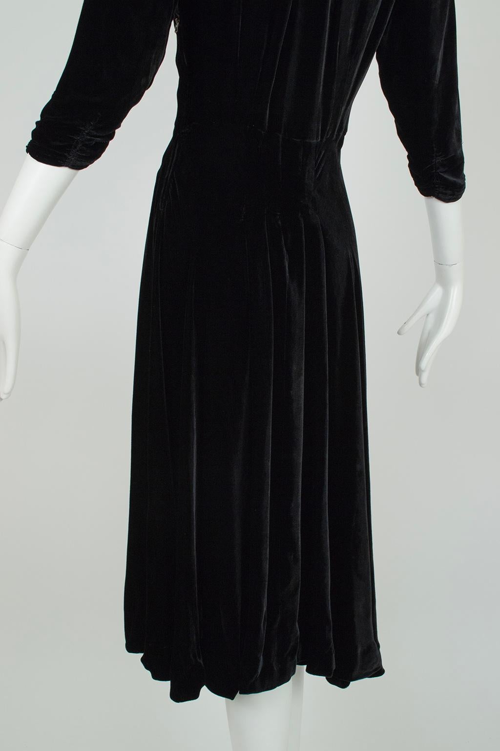 Black Silk Velvet Film Noir Double Indemnity Plunge Bias Midi Dress – S, 1940s 2