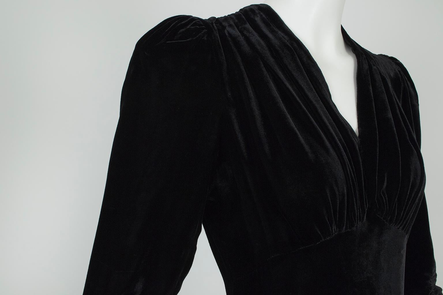 Black Silk Velvet Film Noir Double Indemnity Plunge Bias Midi Dress – S, 1940s 3