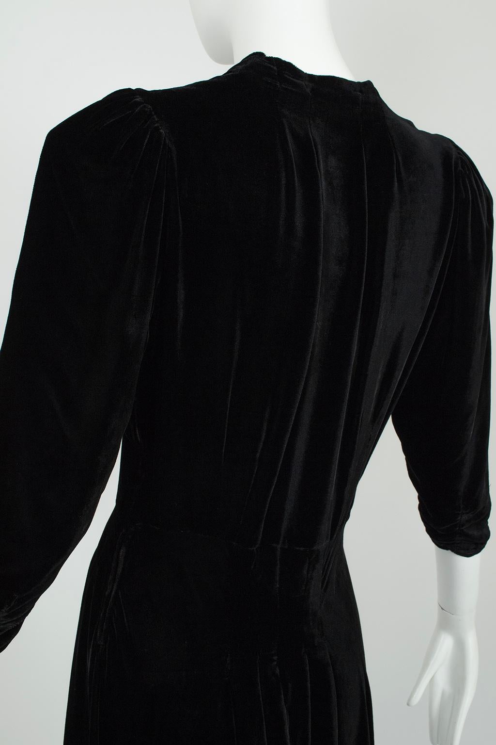 Black Silk Velvet Film Noir Double Indemnity Plunge Bias Midi Dress – S, 1940s 5