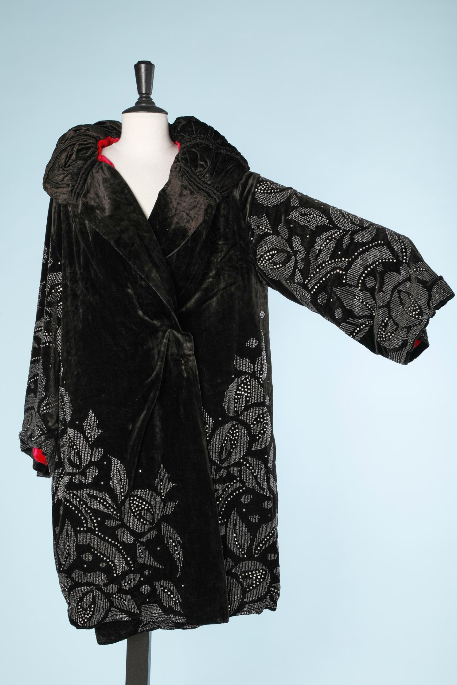 Black silk velvet coat with beads and rhinestone embroidered 1920. Pink silk velvet lining 