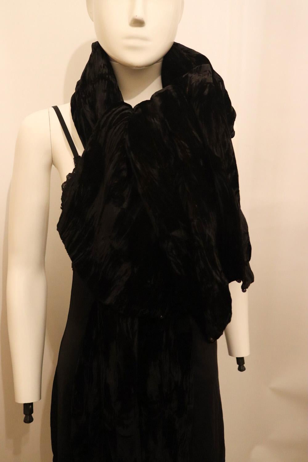 Black Silk Velvet Shawl In Good Condition For Sale In London, GB