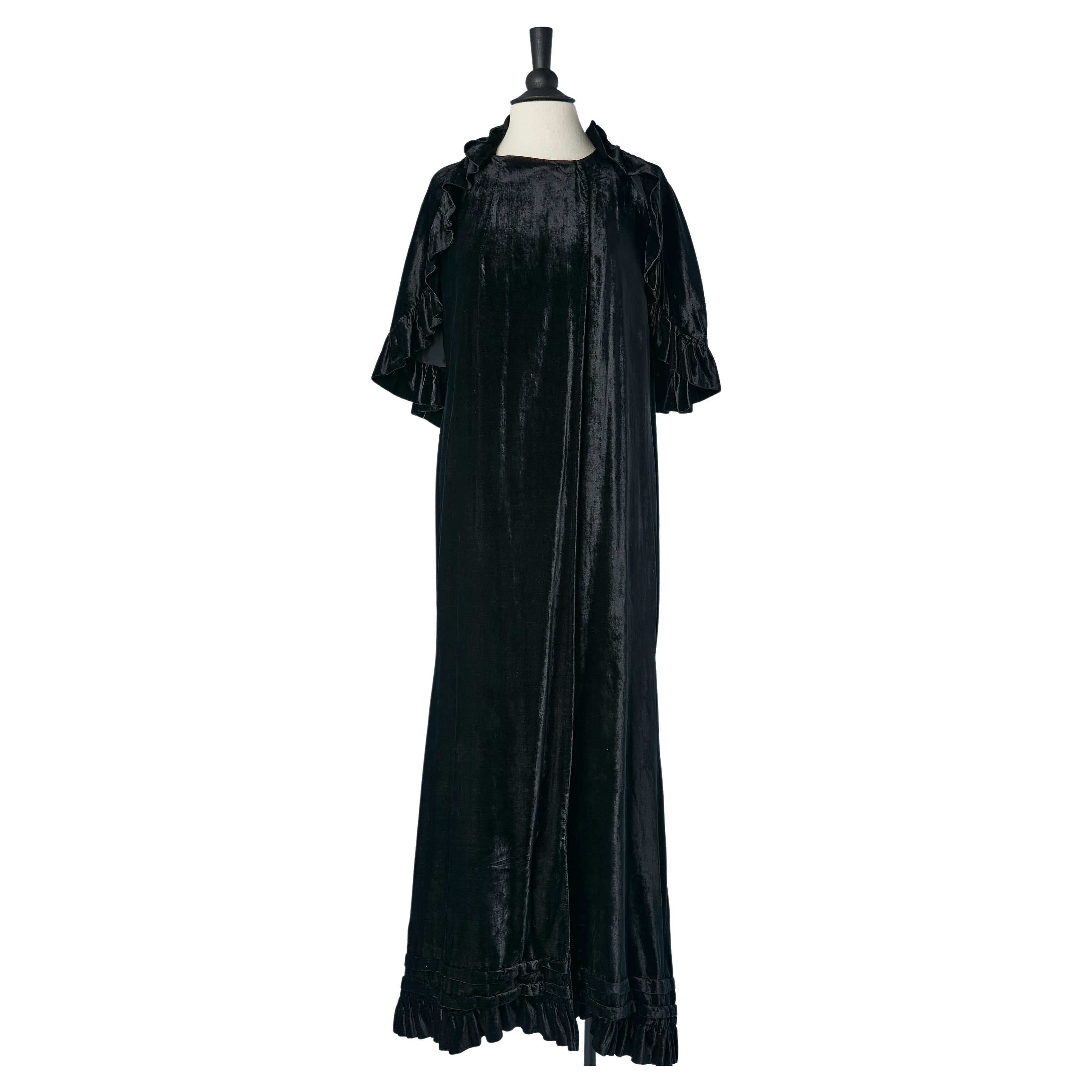 Black silk velvet sleeveless Opera coat with cape Circa 1930's  For Sale