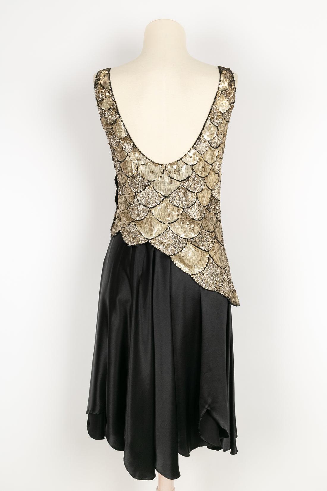 Black Silk with Gold Sequins Dress, 1930's In Excellent Condition For Sale In SAINT-OUEN-SUR-SEINE, FR