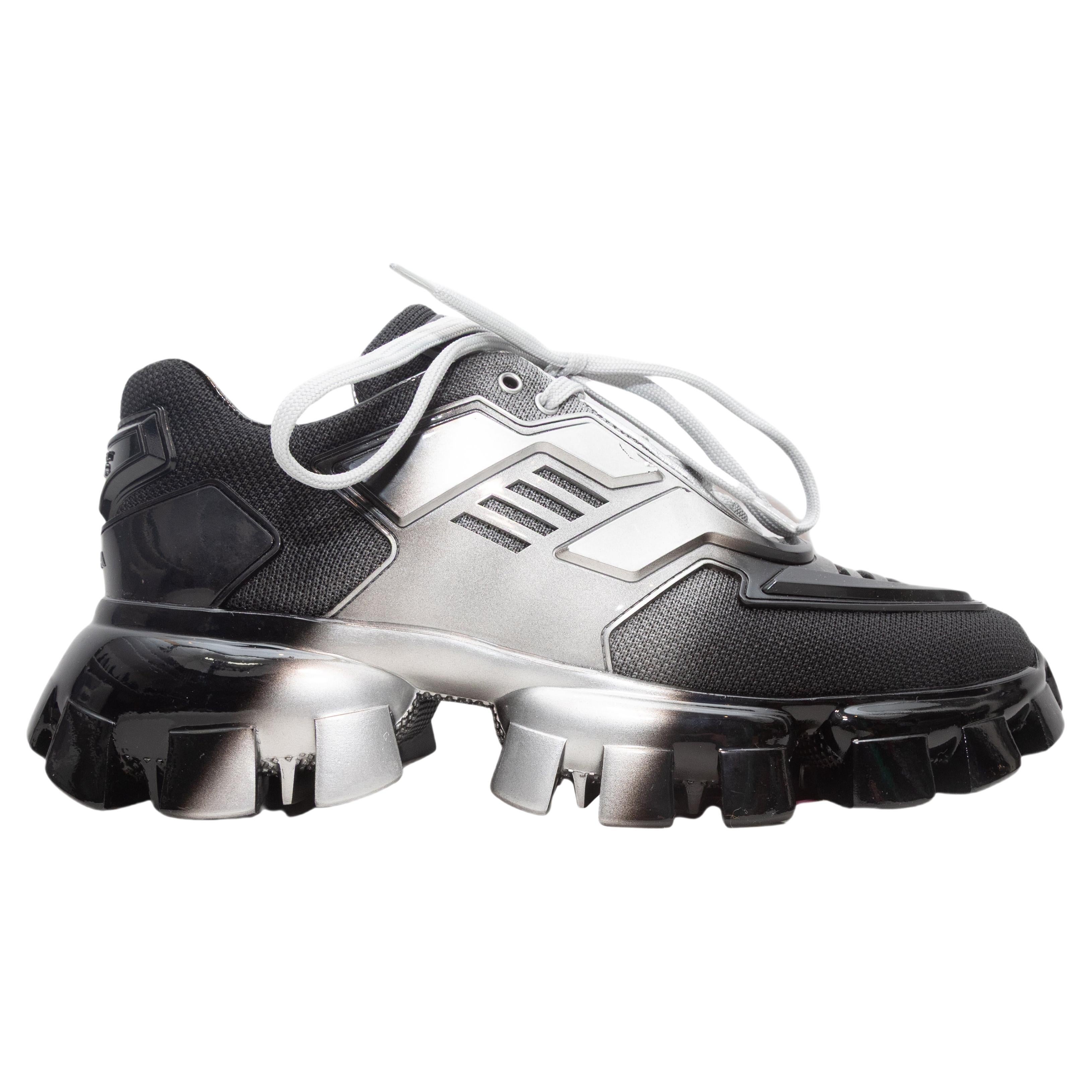 Zapatillas bajas Prada Cloudbust Chunky en negro y plata