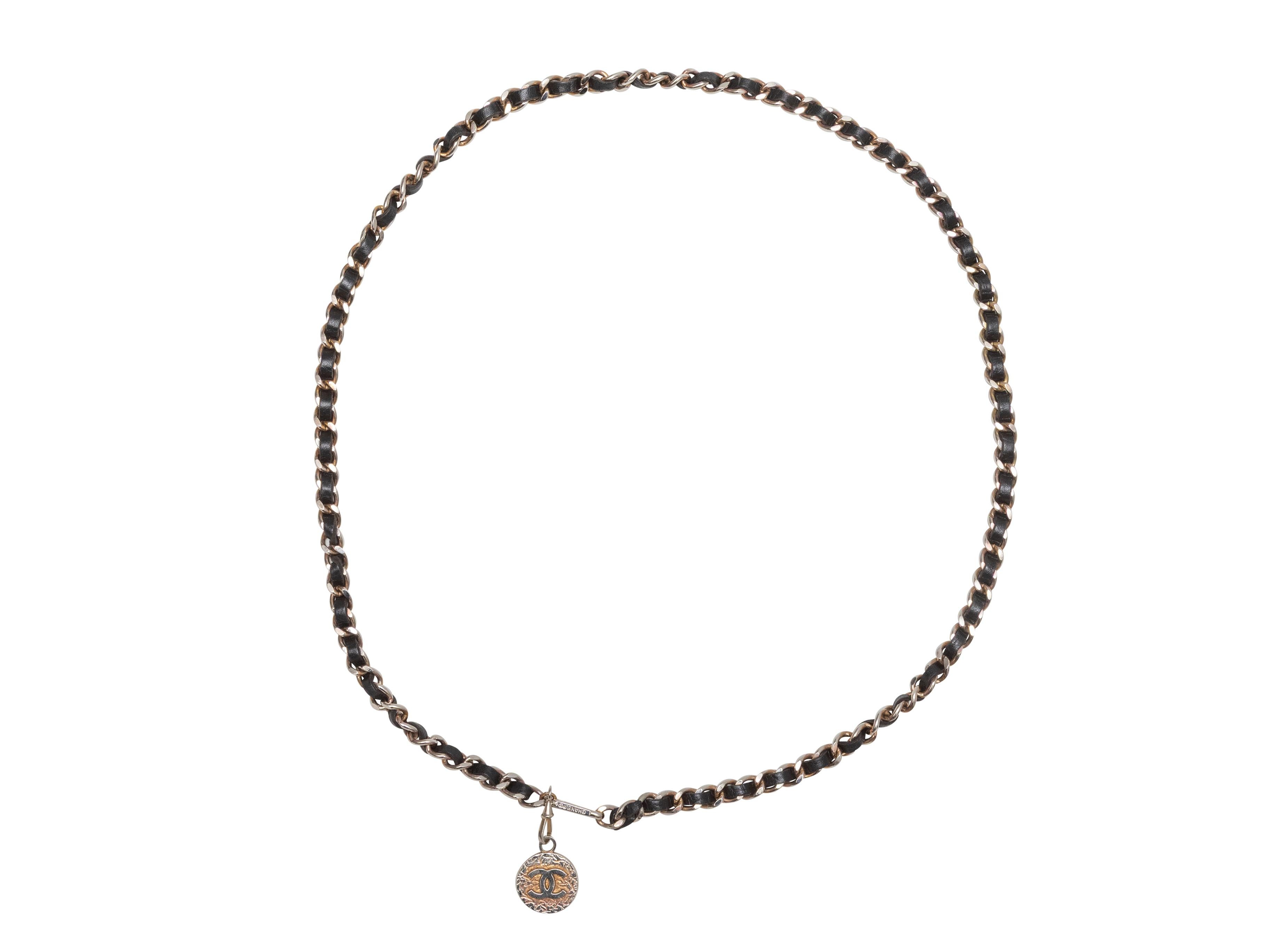 Schwarzer & silberfarbener Chanel Gürtel aus Leder und Kettengliedern Damen im Angebot