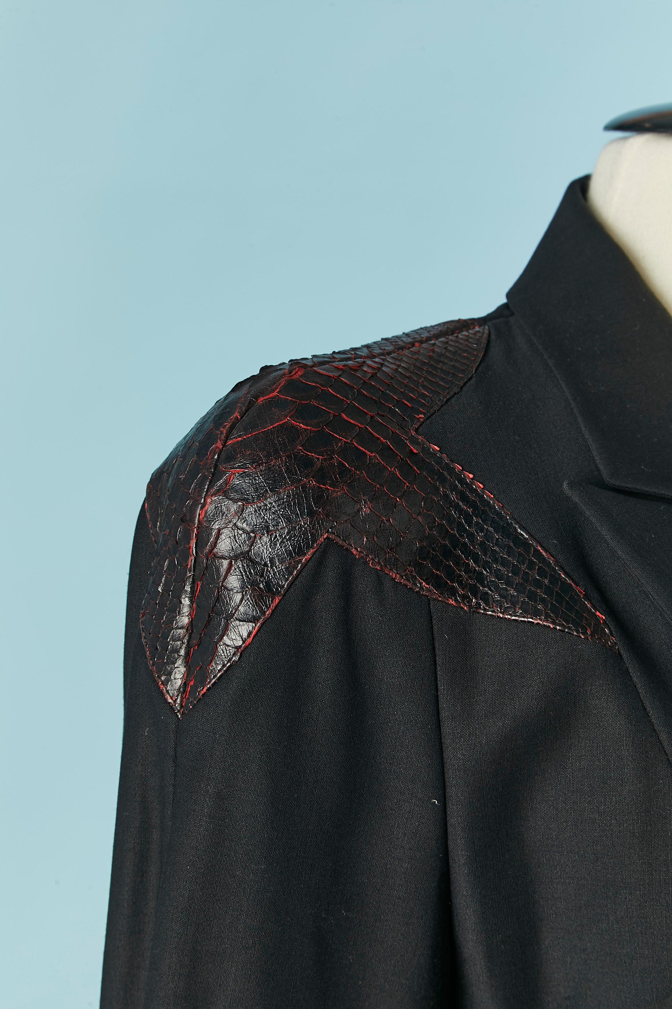 Nero Giacca monopetto nera con applicazione sulla spalla Thierry Mugler in vendita