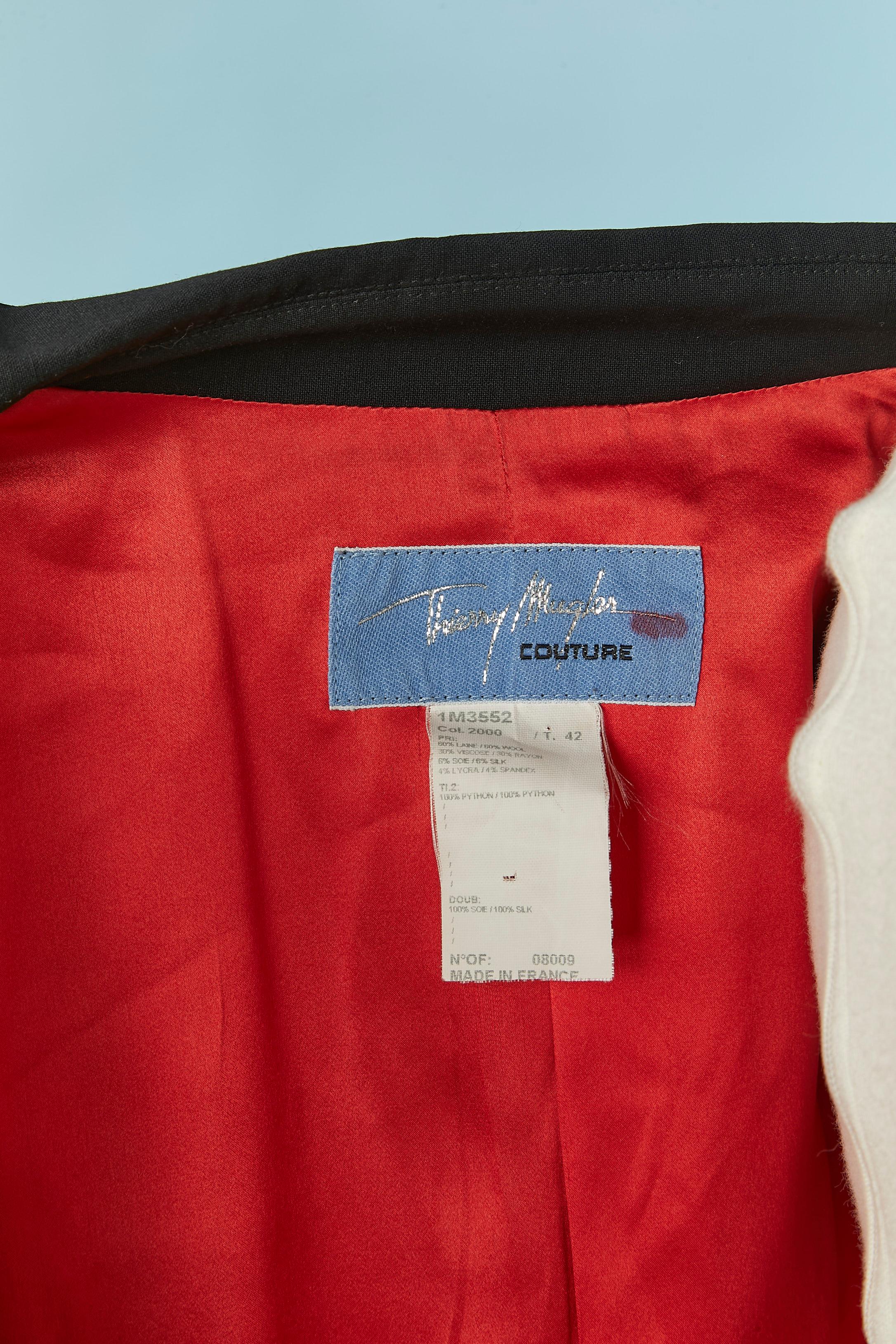 Giacca monopetto nera con applicazione sulla spalla Thierry Mugler in vendita 3