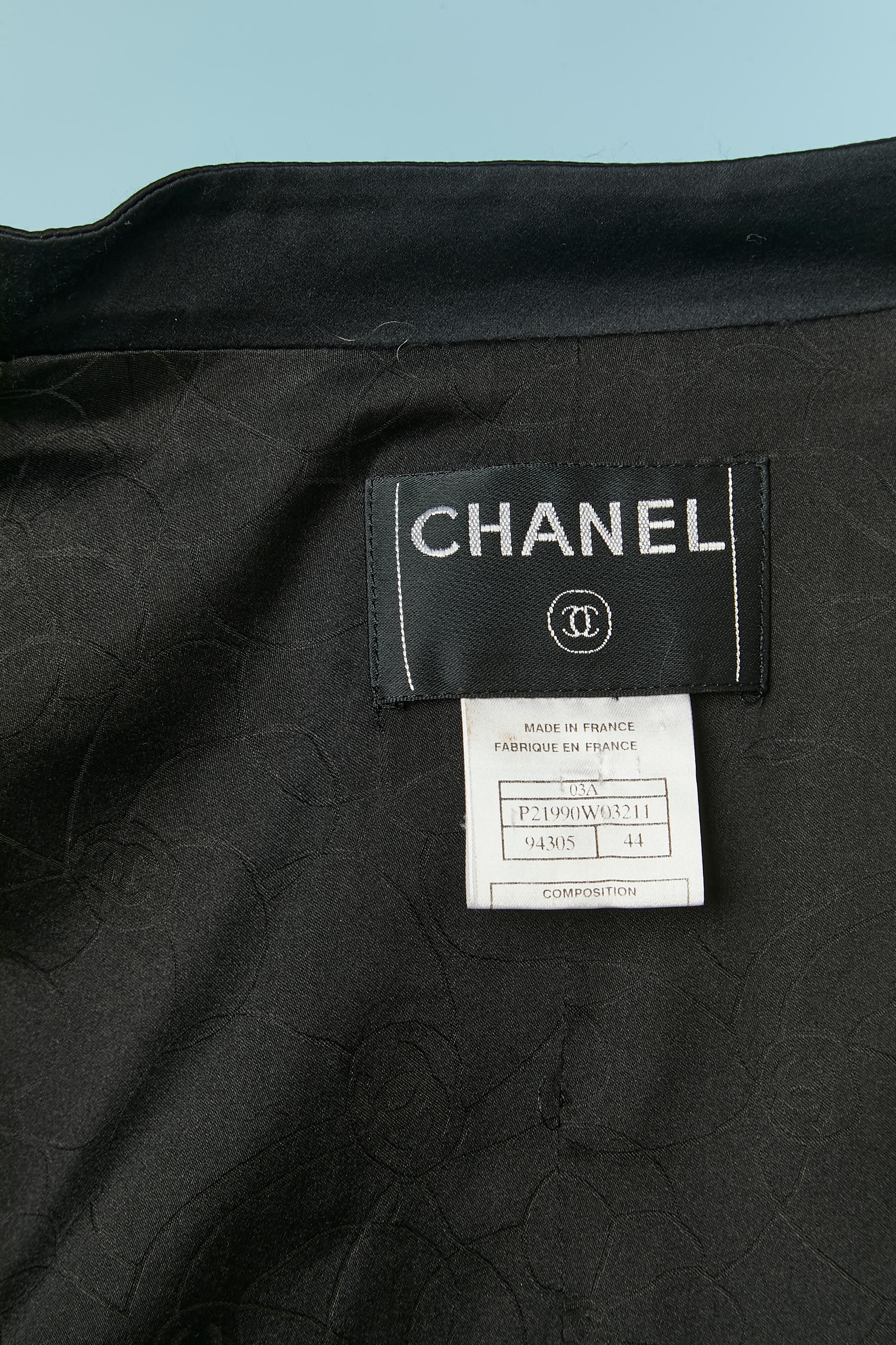Giacca monopetto nera con collo in seta Chanel 2003 in vendita 7