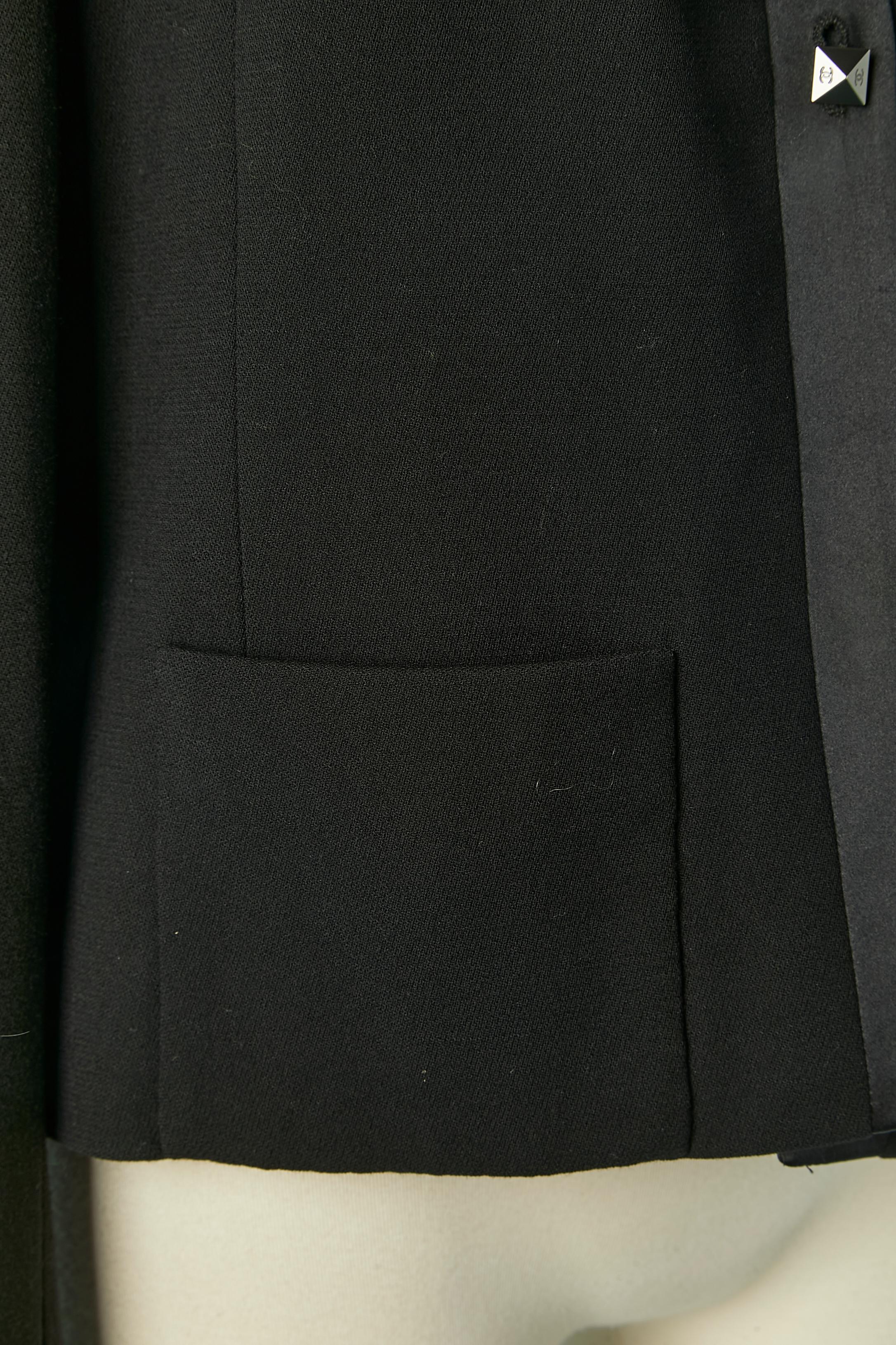 Donna Giacca monopetto nera con collo in seta Chanel 2003 in vendita