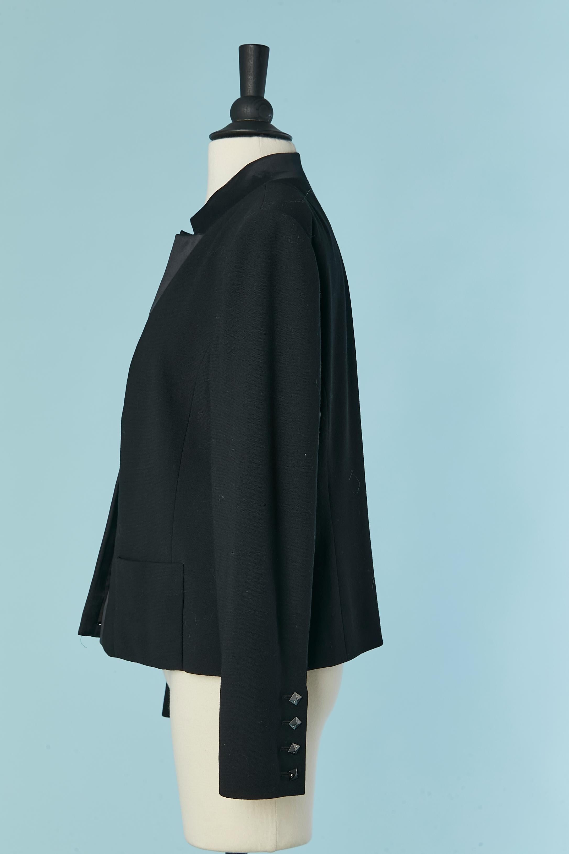 Giacca monopetto nera con collo in seta Chanel 2003 in vendita 2