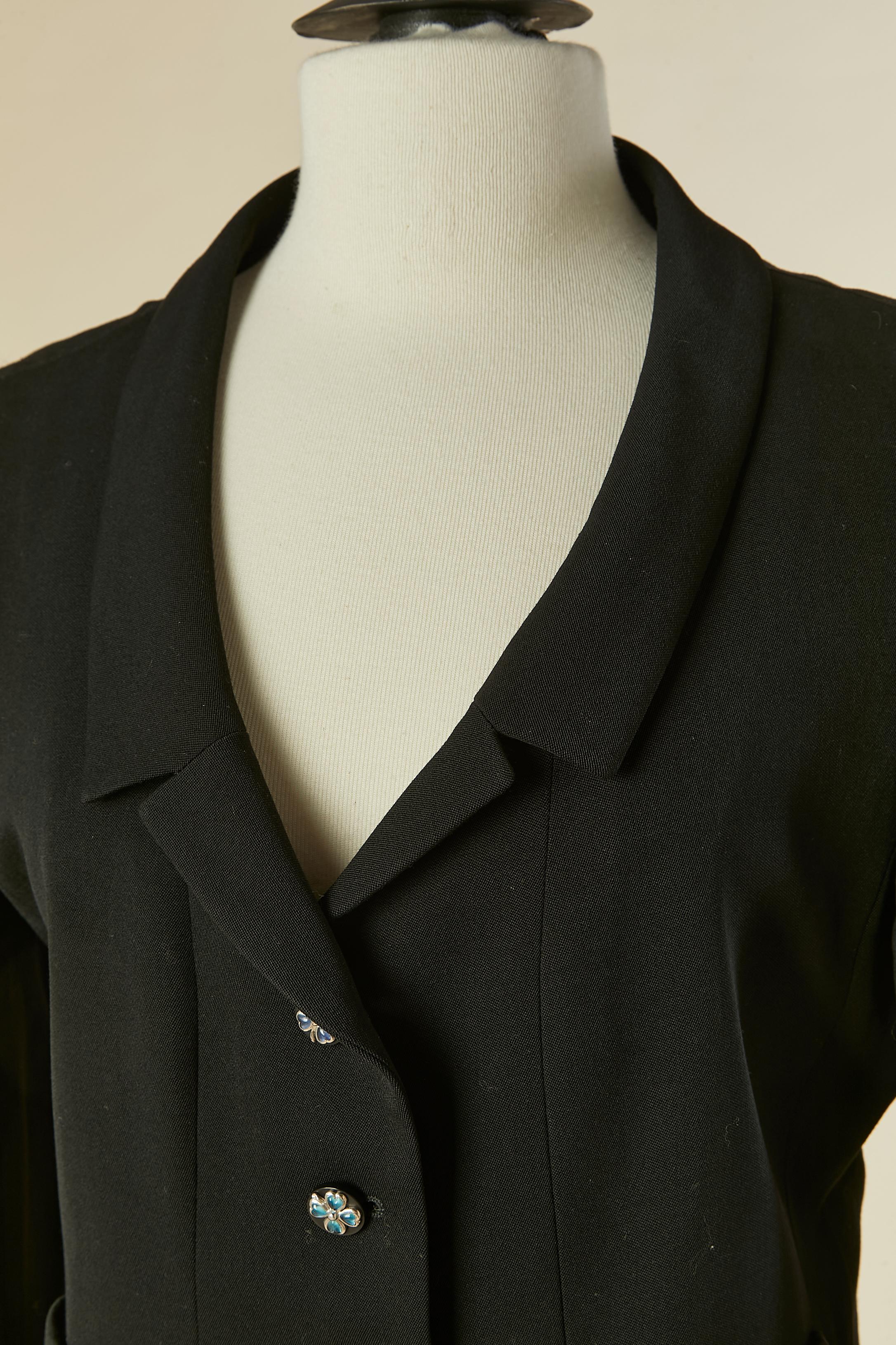 Schwarze einreihige Wolljacke mit Kleeblattknopf CHANEL im Zustand „Hervorragend“ im Angebot in Saint-Ouen-Sur-Seine, FR