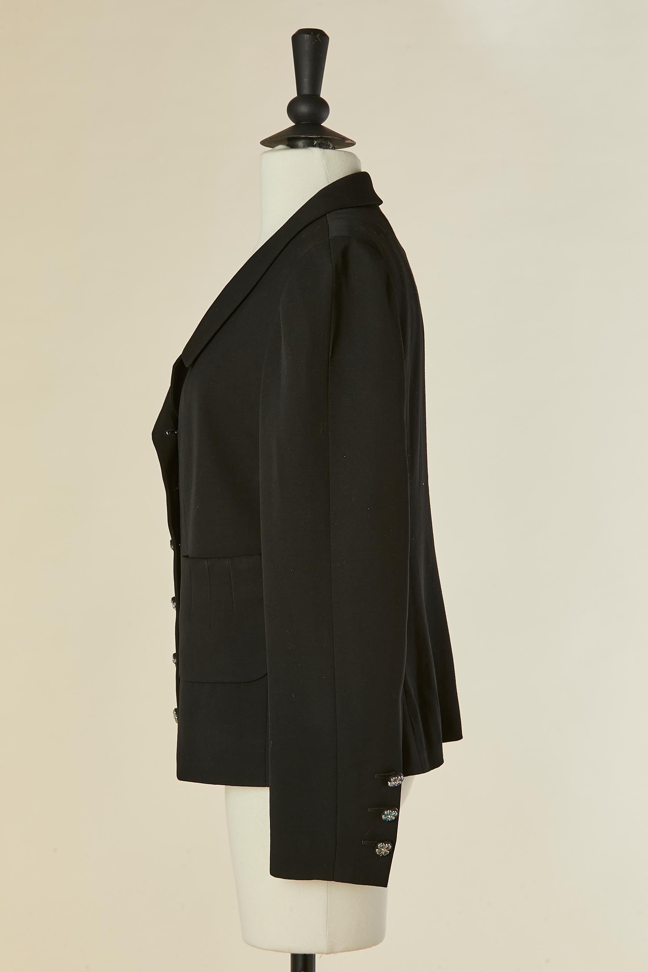 Schwarze einreihige Wolljacke mit Kleeblattknopf CHANEL im Angebot 2