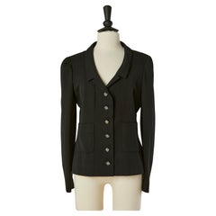 Chaqueta negra de lana de un solo pecho con botón de trébol CHANEL