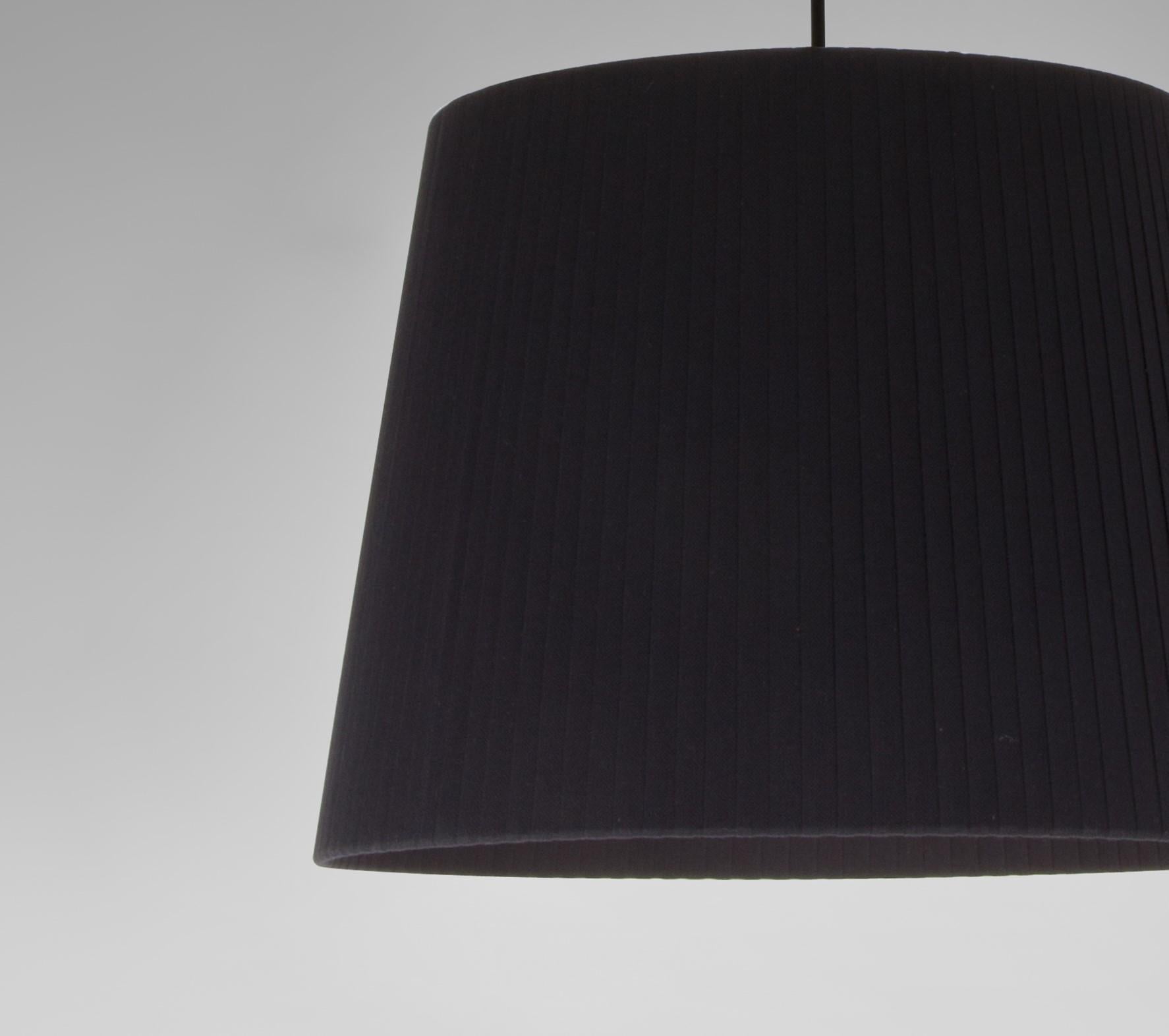 Modern Black Sísísí Cónicas GT3 Pendant Lamp by Santa & Cole For Sale