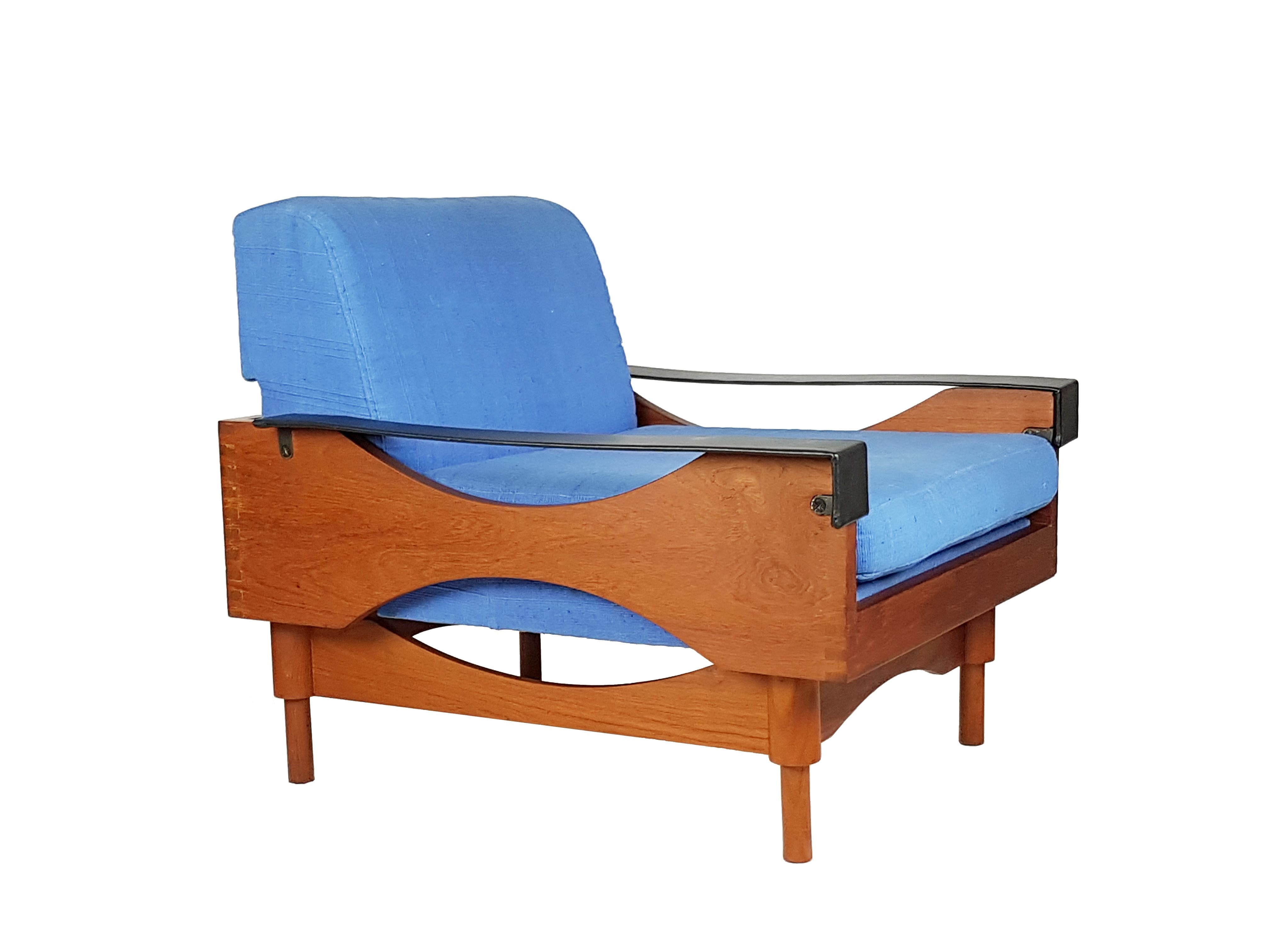 This pair of KIMONO armchairs was made from teakwood structure, black skai armrests and light blue fabric covering. All cushioned parts such as the backrest, the seating, etc. are removable (see the last picture). Very good condition: the original