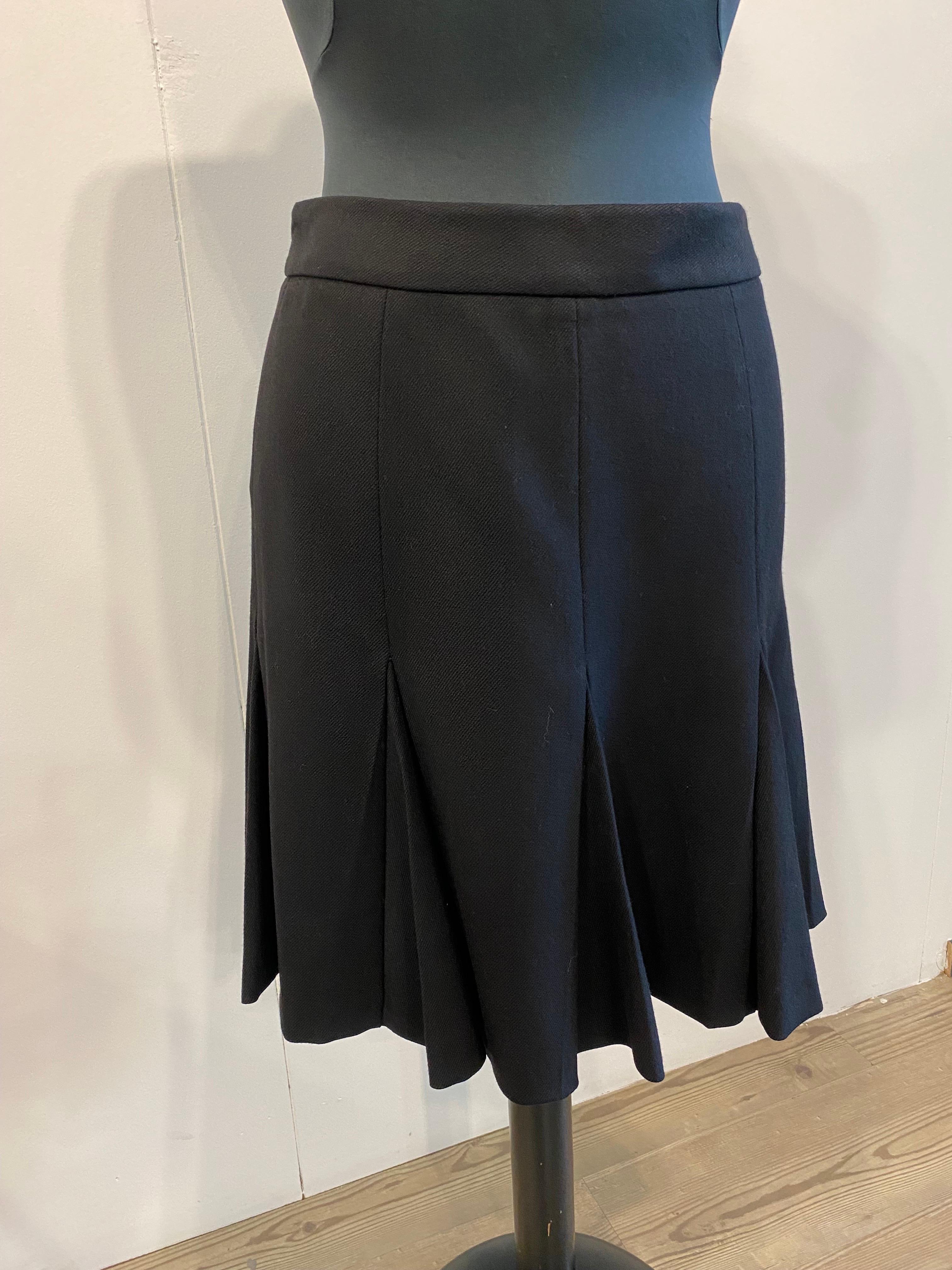Black skirt Prada In Excellent Condition For Sale In Carnate, IT